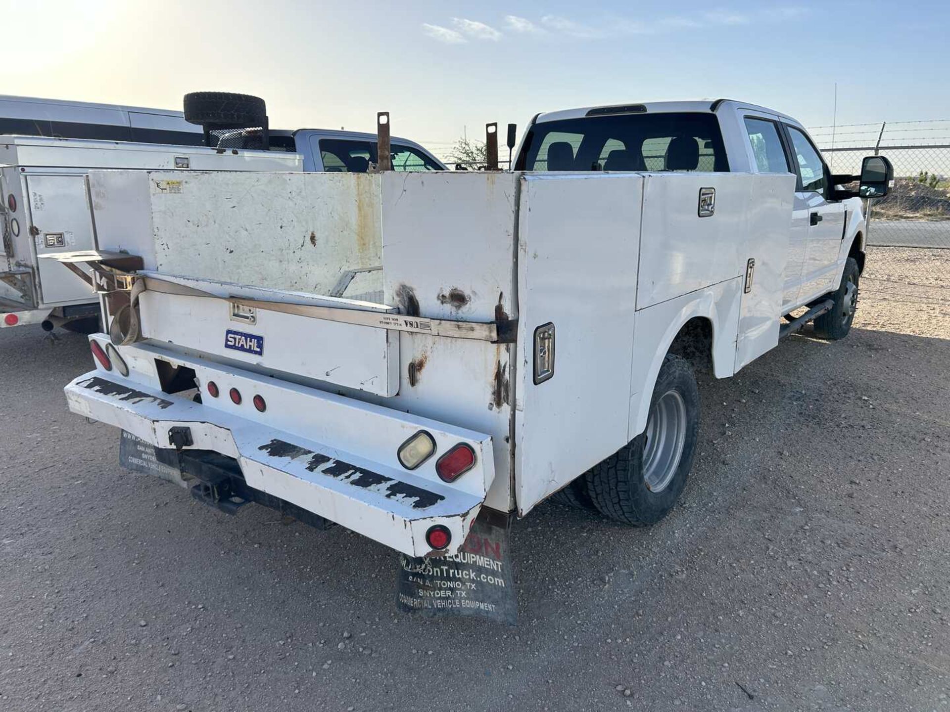 2017 FORD F350 CREW CAB MECHANIC’S TRUCK - Image 3 of 10