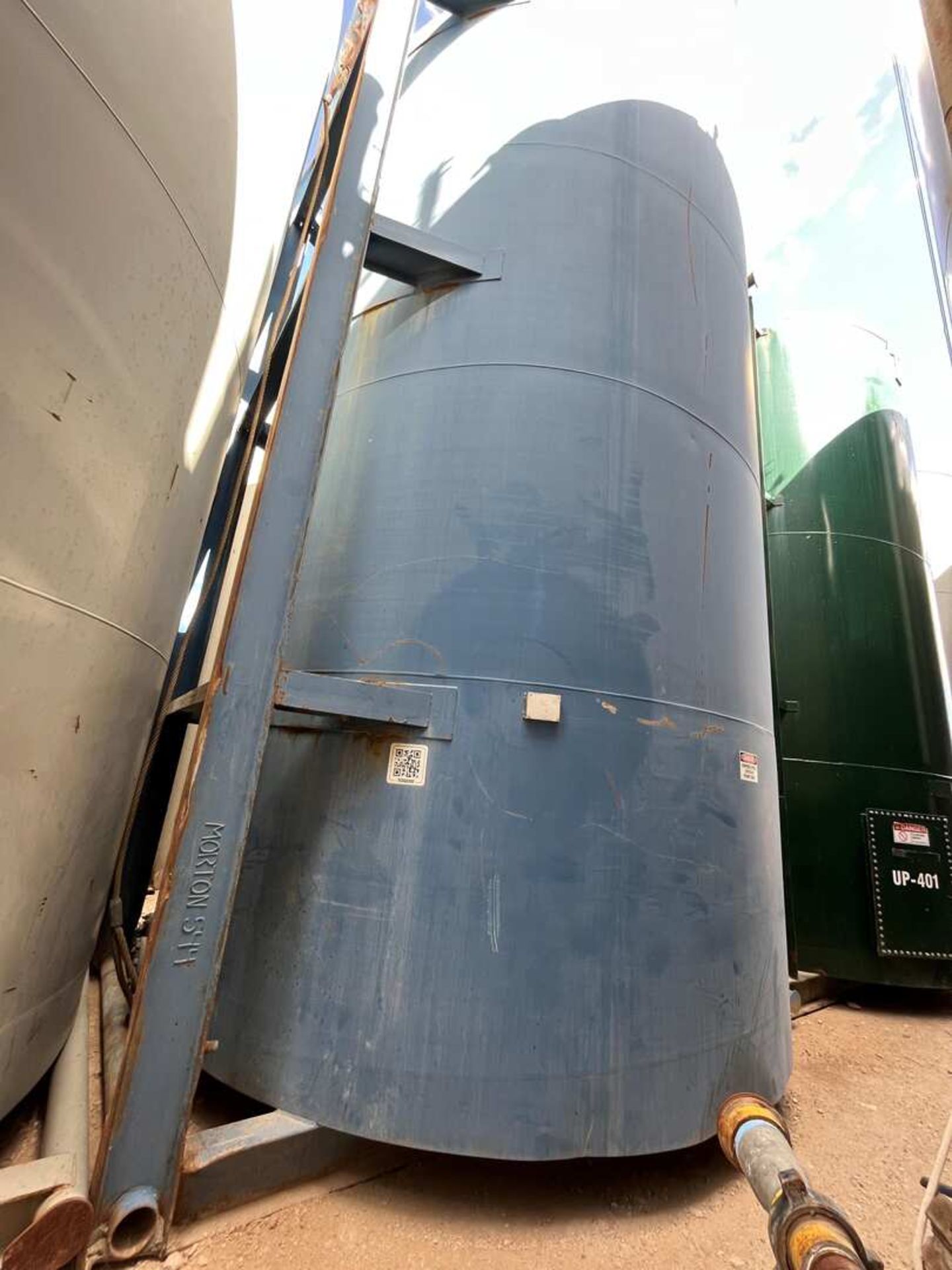 VERTICAL 400 BBL SLOPE BOTTOM FLUID TANKS - Image 2 of 3