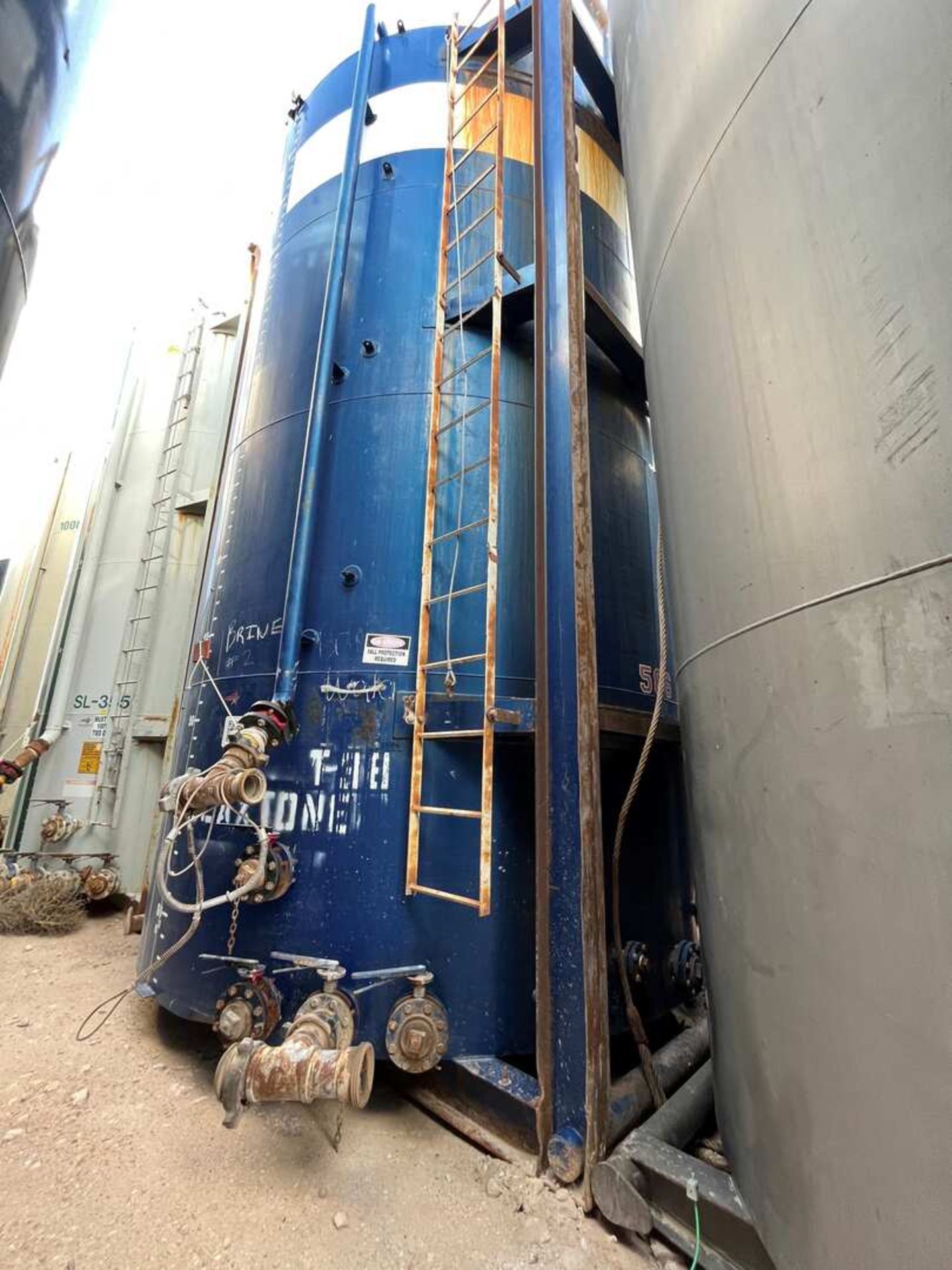 VERTICAL 400 BBL SLOPE BOTTOM FLUID TANKS