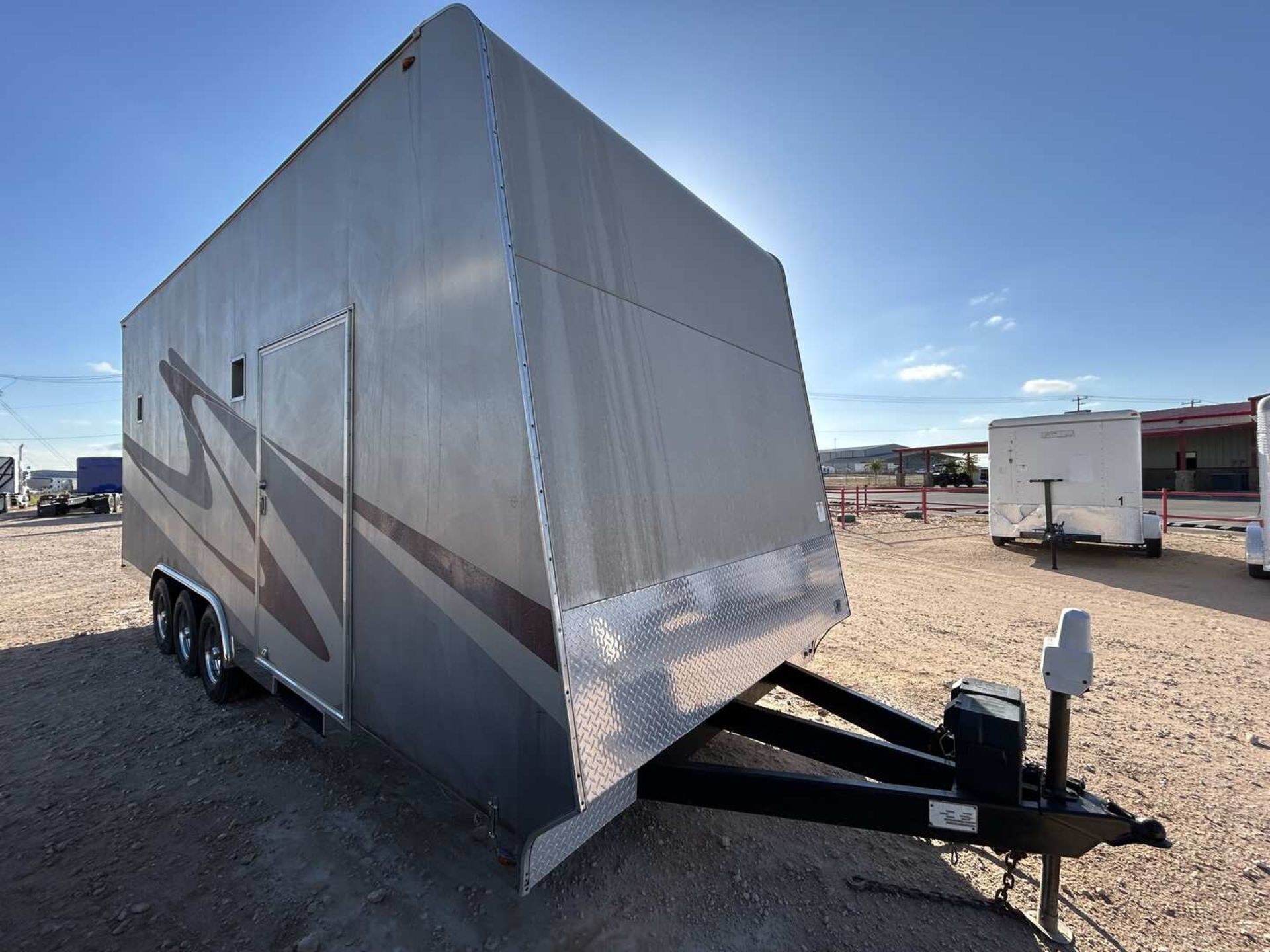 2007 ULTRA HAULER 25’ X 8’ ENCLOSED 3-AXLE CAR HAULER