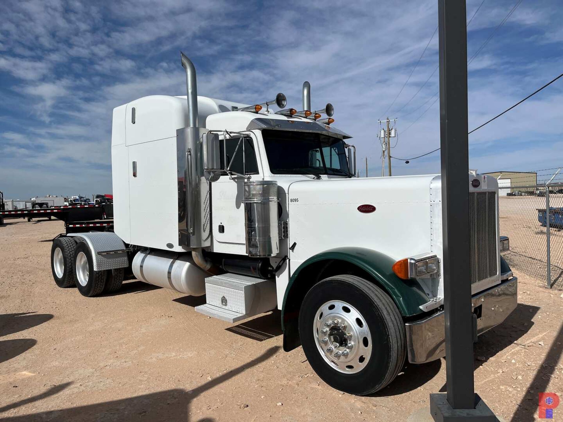 2004 PETERBILT 379 T/A SLEEPER HAUL TRUCK - Image 2 of 8