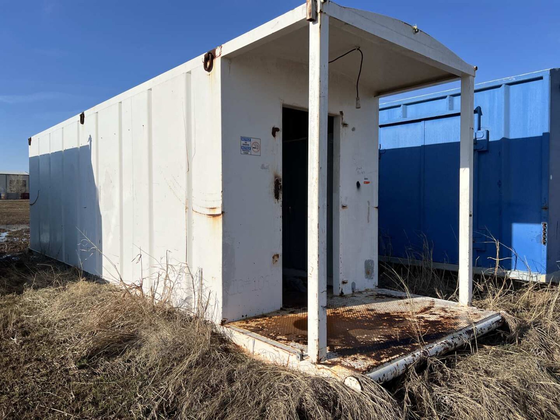 36'L X 8'W X 9'H CRIMPED STEEL DOG HOUSE W/ BENCHES & LOCKERS - Image 4 of 5