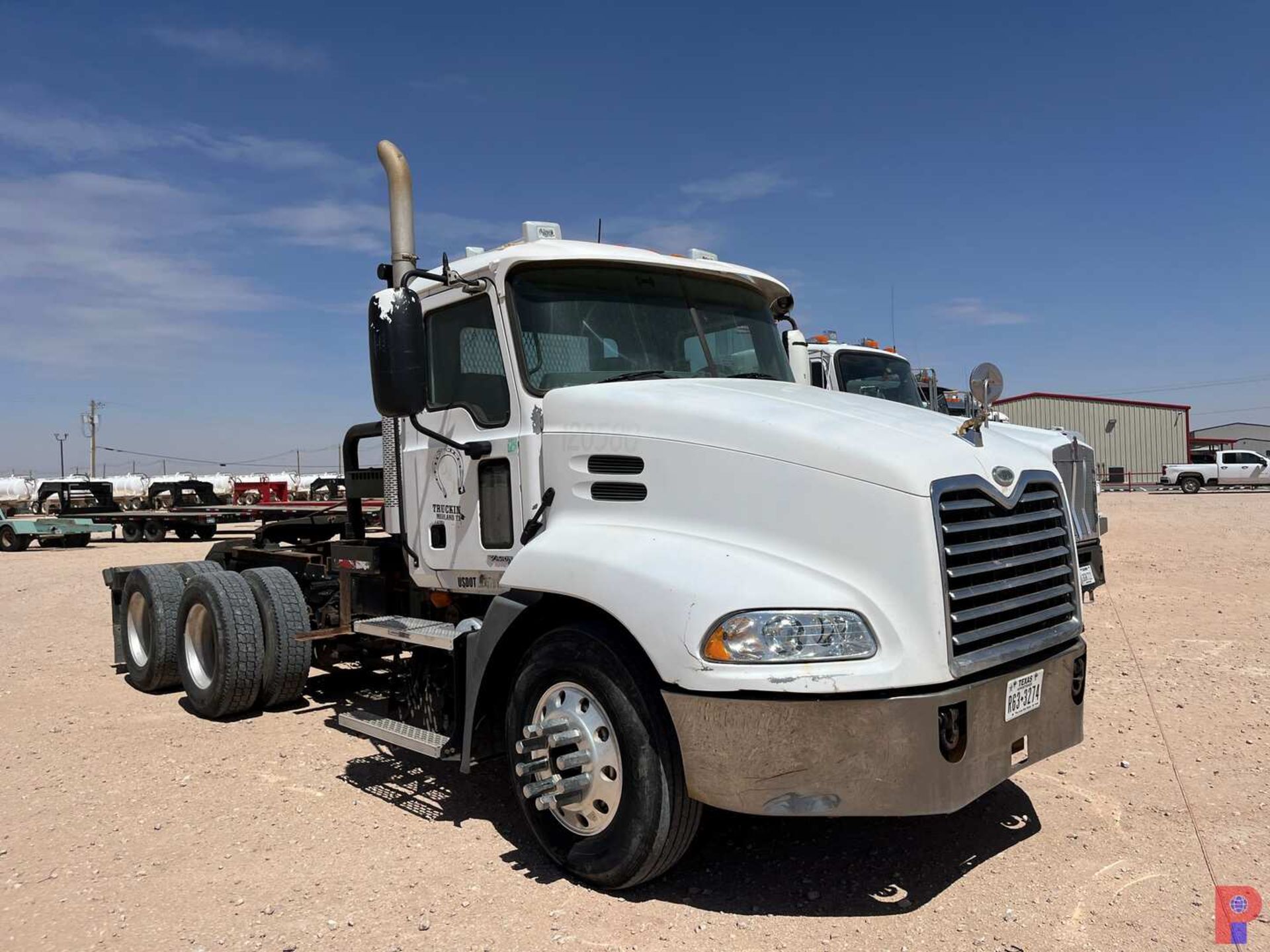 2007 MACK CXN613 T/A DAYCAB ROAD WINCH TRUCK - Image 2 of 9