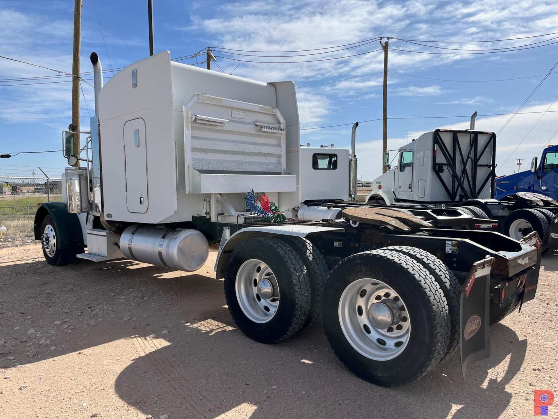 2004 PETERBILT 379 T/A SLEEPER HAUL TRUCK - Image 4 of 8