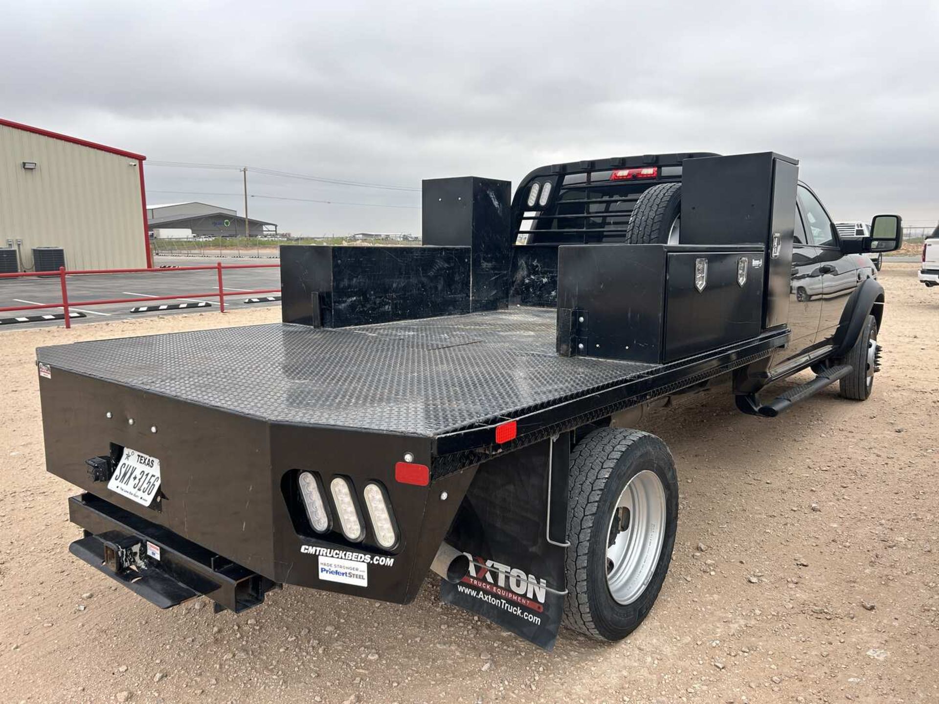 2023 DODGE RAM 4500 HEAVY DUTY CREW CAB FLATBED TRUCK - Image 3 of 14