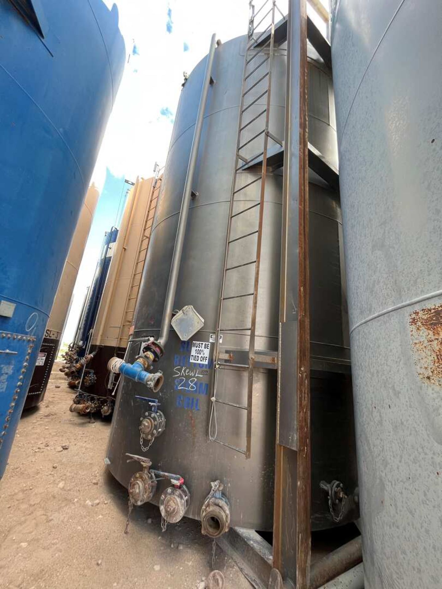 VERTICAL 400 BBL SLOPE BOTTOM FLUID TANKS