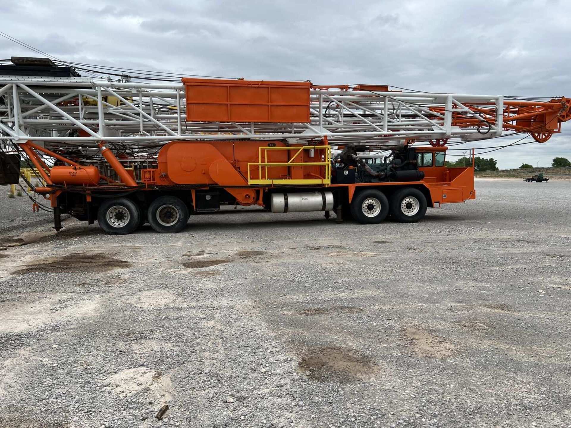 1981 FRANKS MOBILE RIG 400 1287/160 DTD-HT D/D BACK IN WELL SERVICE RIG - Image 5 of 50