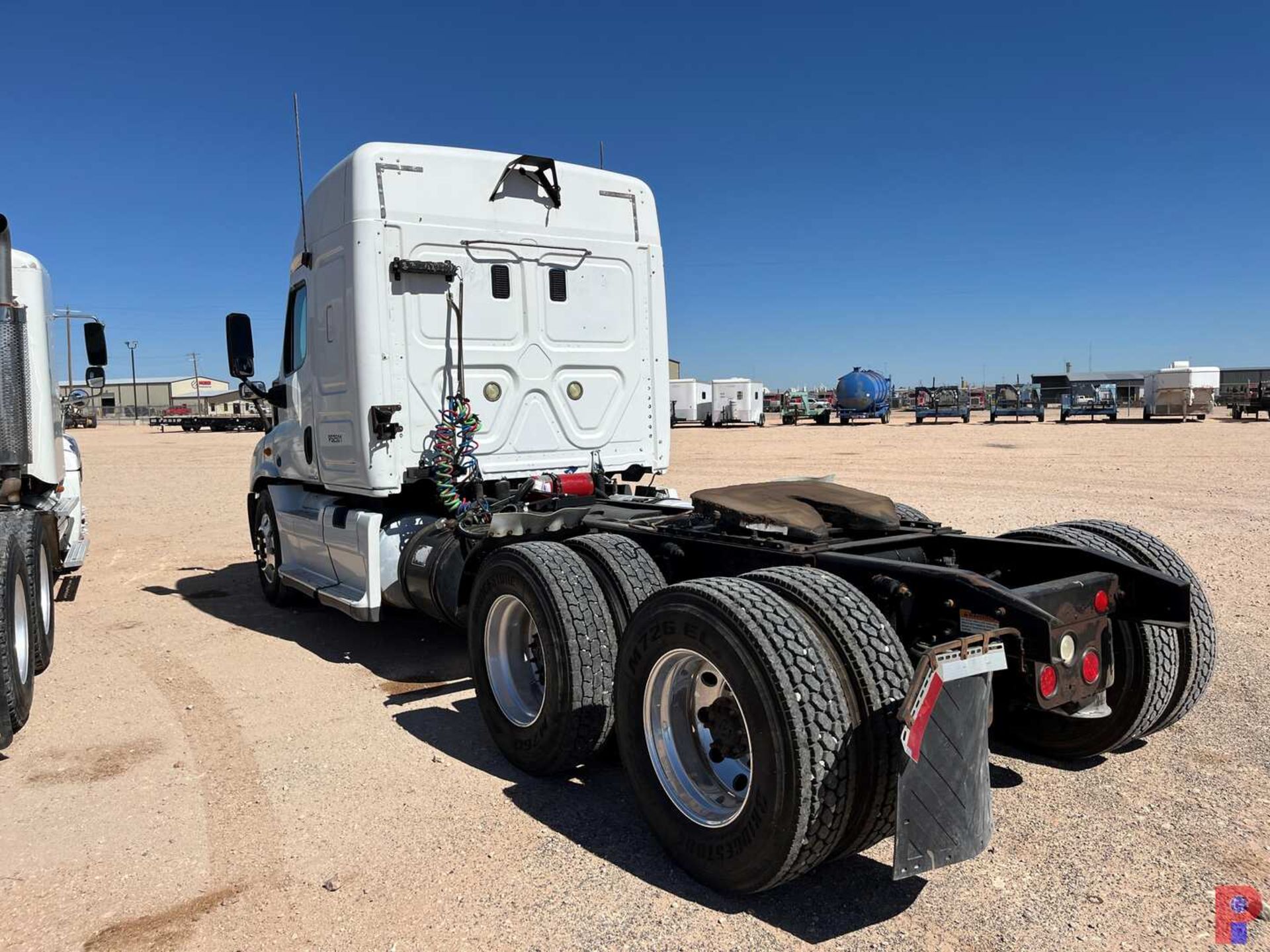 2012 FREIGHTLINER CASCADIA T/A SLEEPER HAUL TRUCK - Image 4 of 7