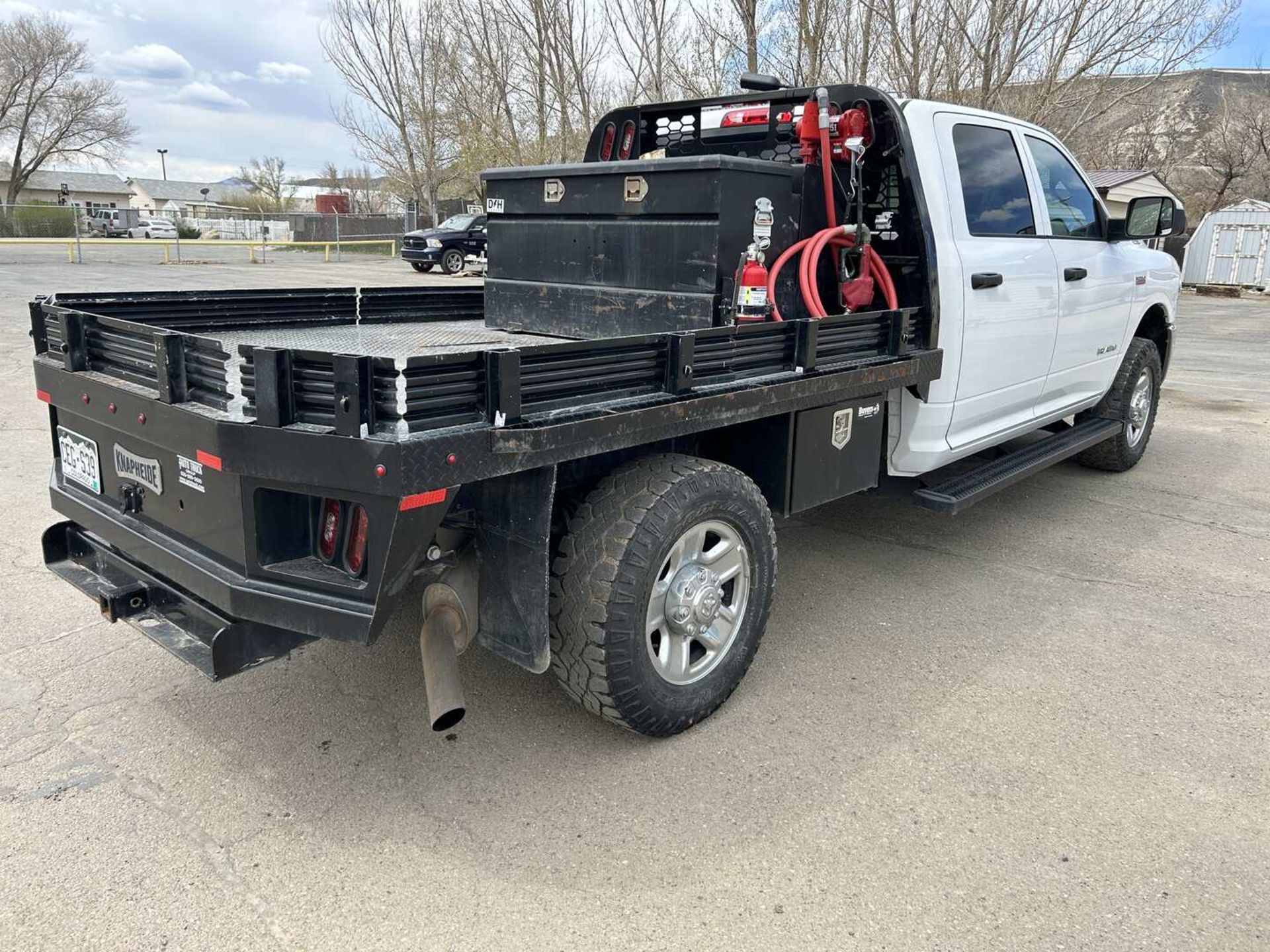 2022 RAM 3500 HEAVY DUTY CREW CAB FLATBED 4X4 - Image 4 of 9