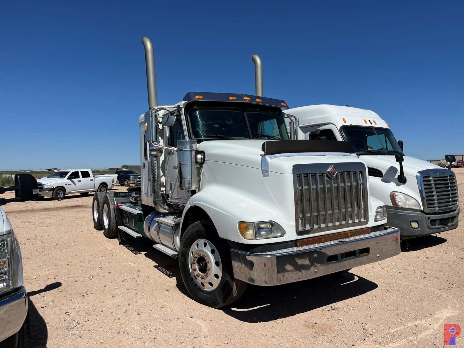 2011 INTERNATIONAL PAYSTAR T/A SLEEPER HAUL TRUCK - Image 2 of 8