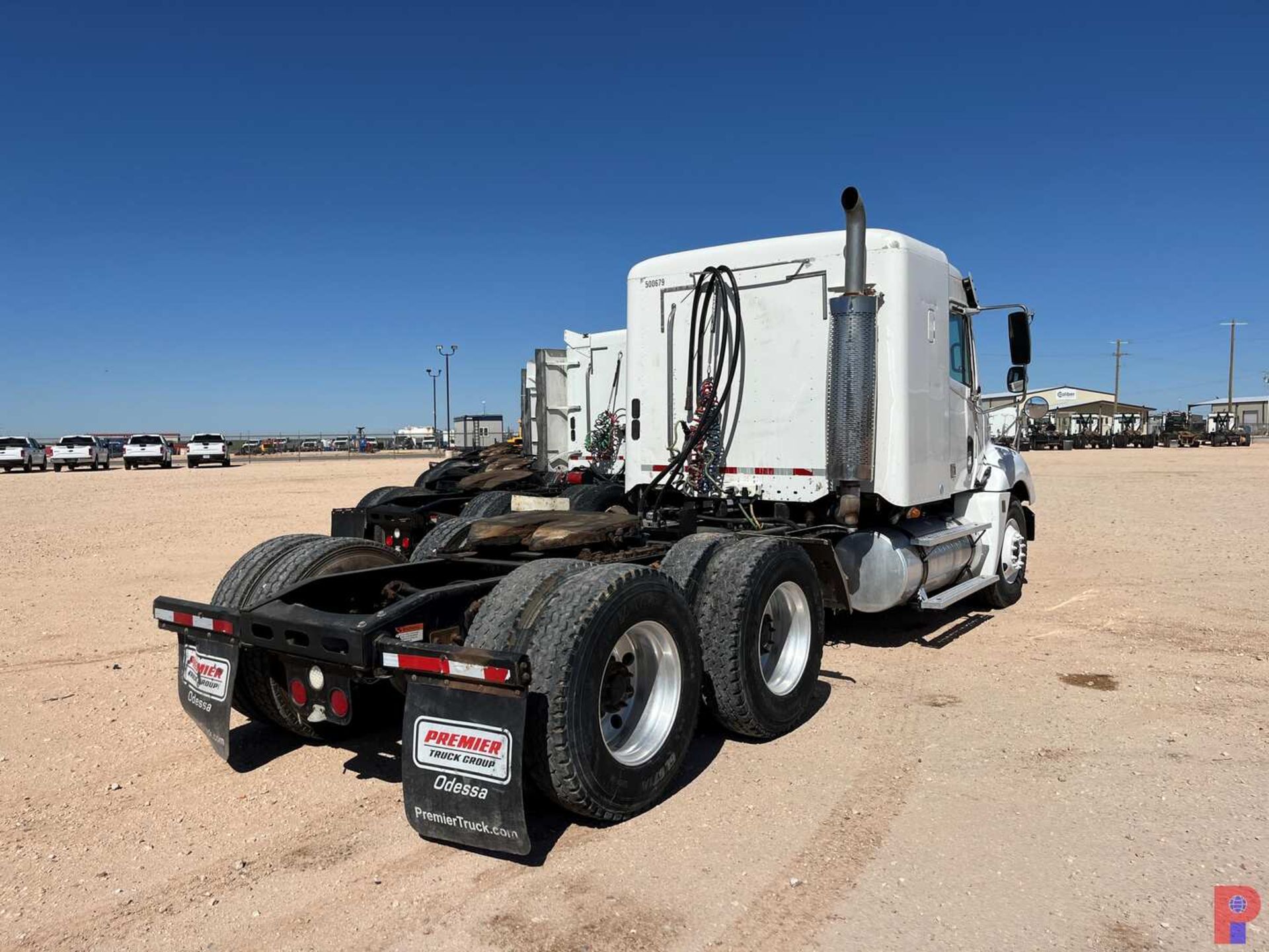 2006 FREIGHTLINER CL1 T/A SLEEPER HAUL TRUCK - Image 3 of 8