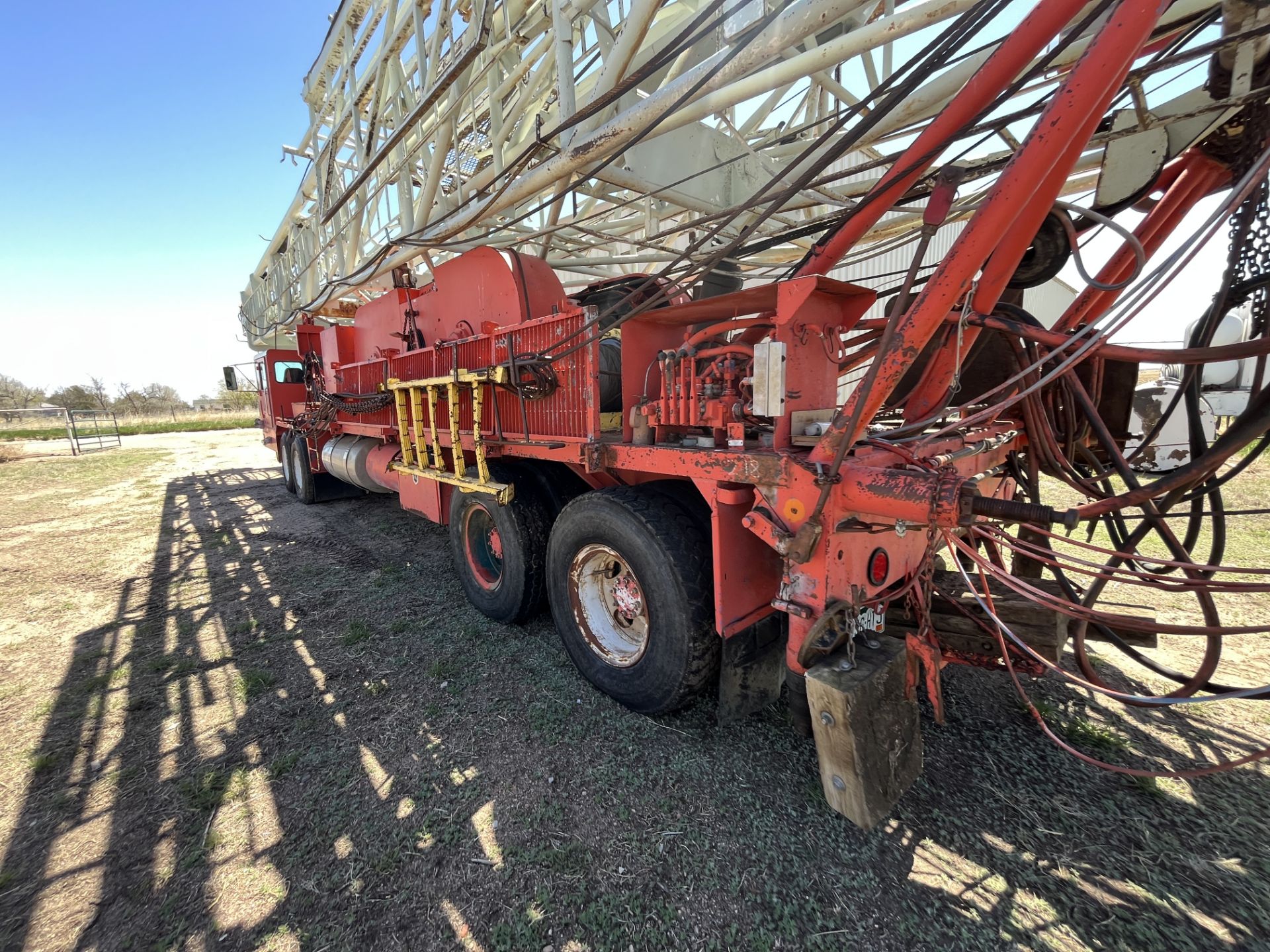 1984 FRANKS 1287/160 DBL DRUM BACK-IN WELL SERVICE RIG - Image 4 of 25