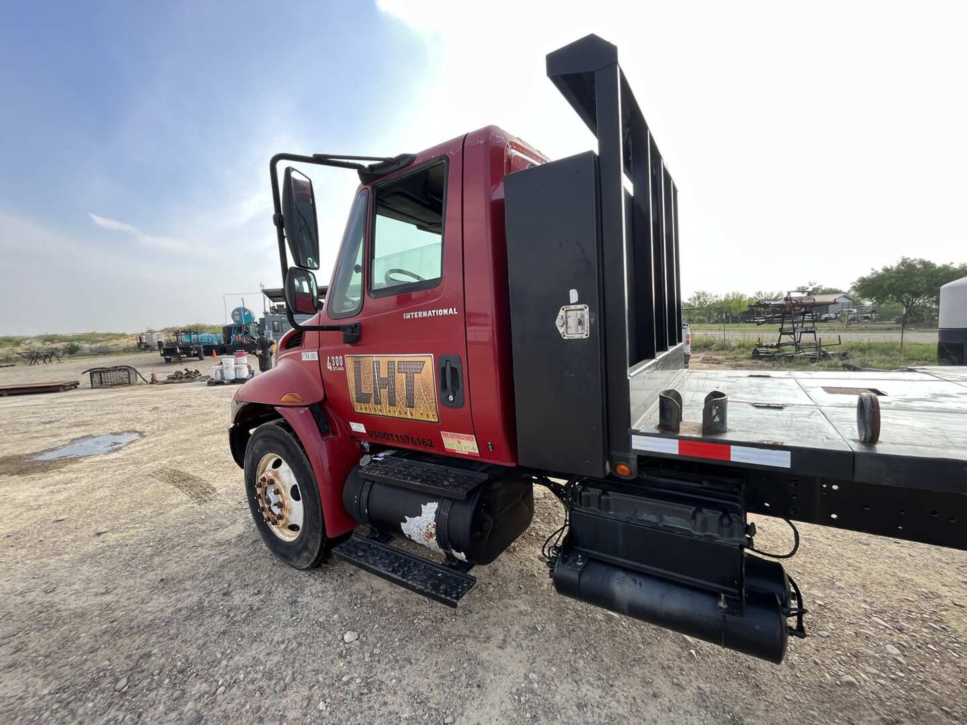 2006 INTERNATIONAL 4300 SBA S/A FLATBED TRUCK - Image 26 of 36