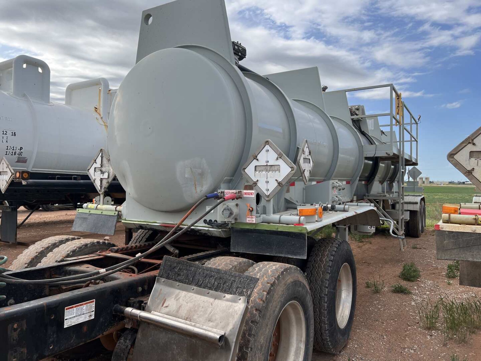 2012 WORLEY WELDING WORKS T/A ACID TRANSPORT TRAILER