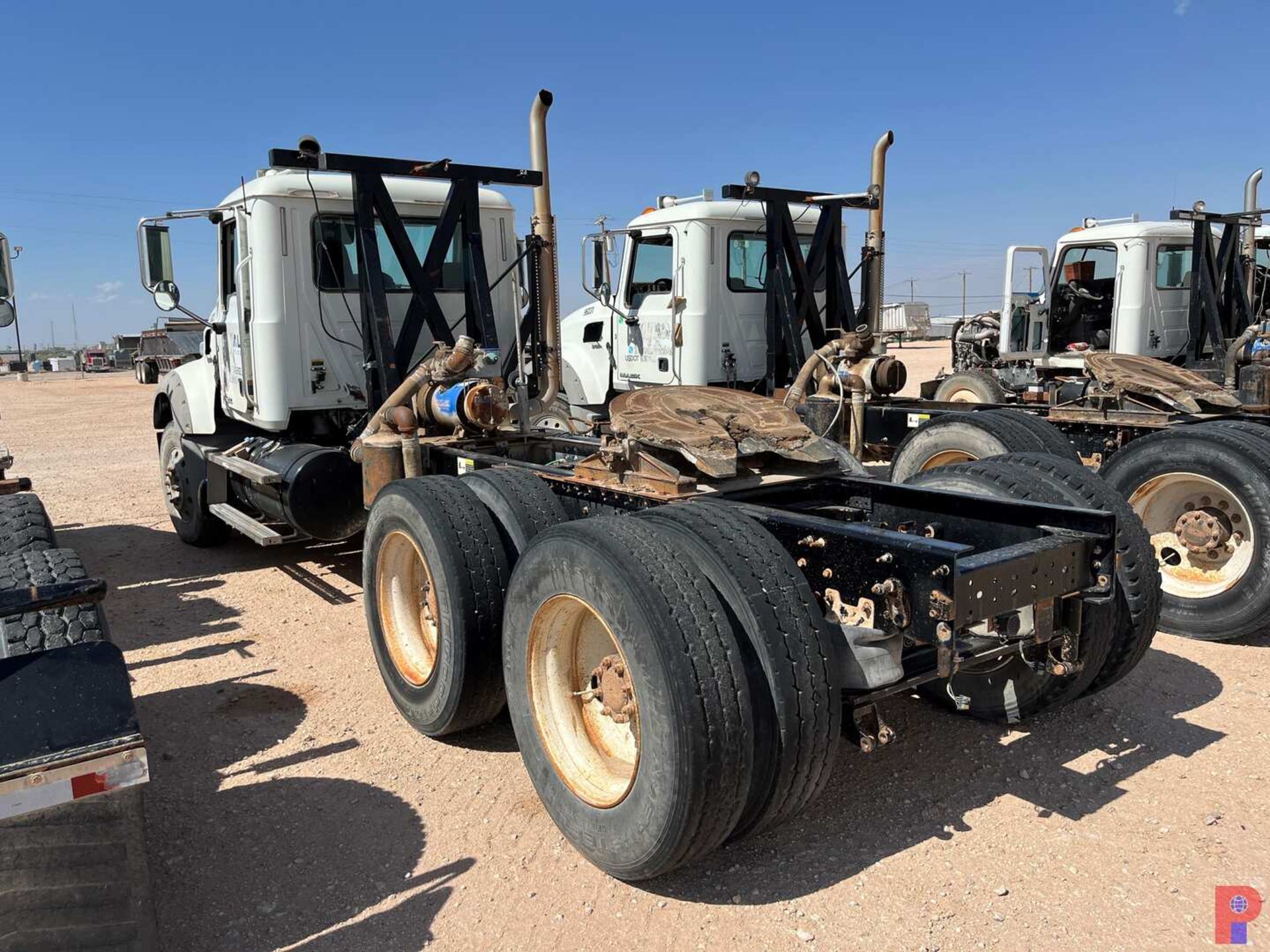 2014 MACK GU713 T/A DAYCAB VAC TRUCK - Image 4 of 9