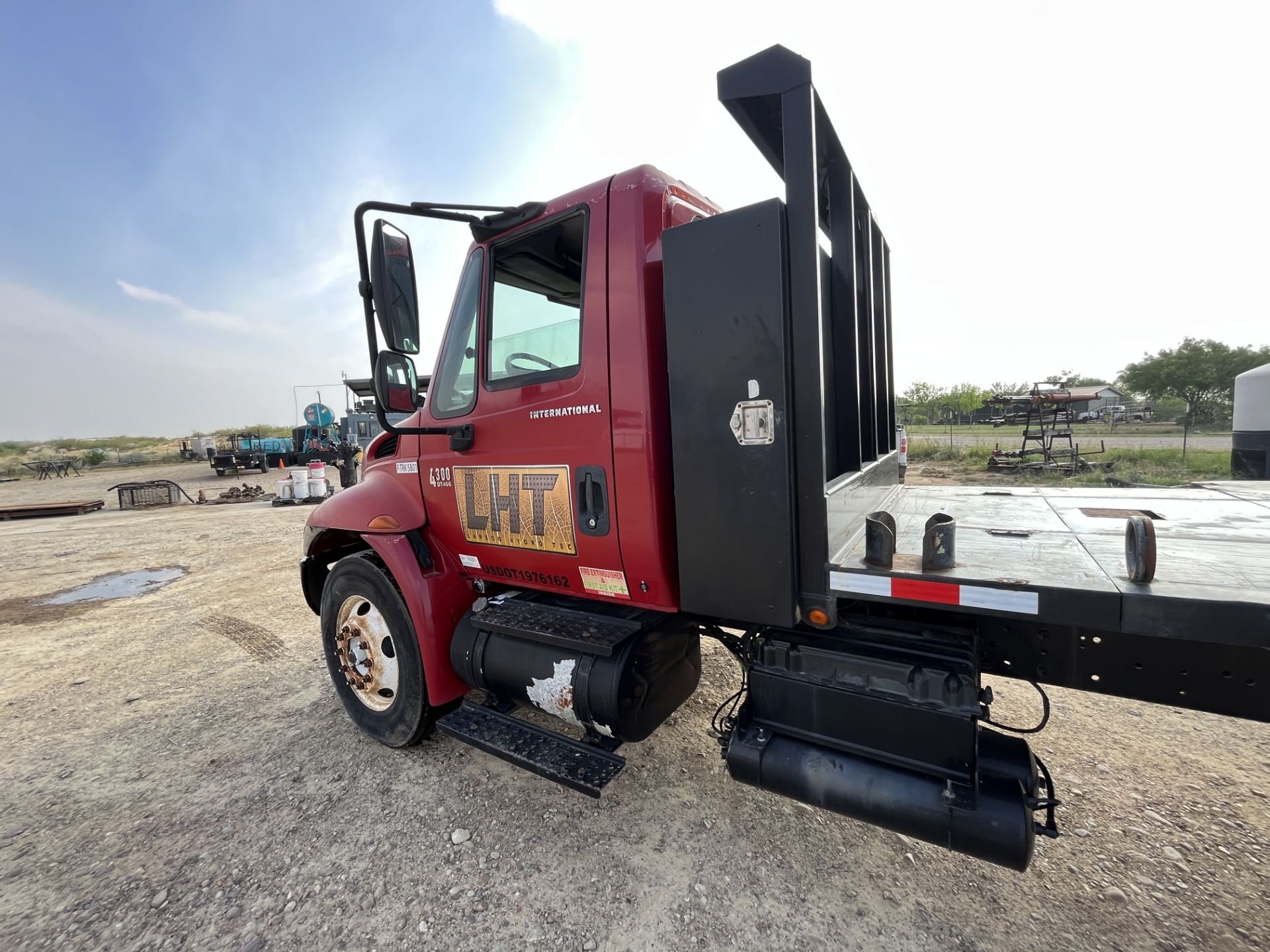 2006 INTERNATIONAL 4300 SBA S/A FLATBED TRUCK - Image 3 of 36