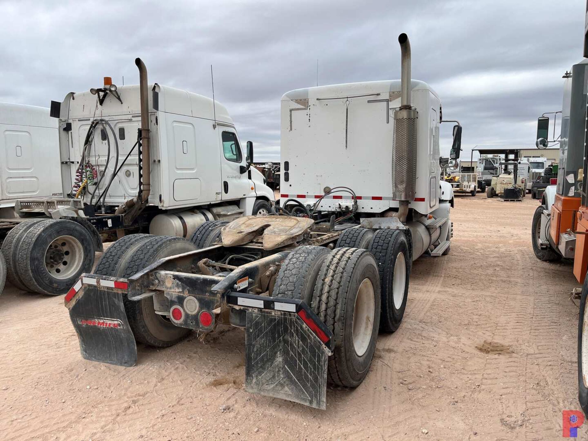 2007 FREIGHTLINER C1 T/A SLEEPER HAUL TRUCK - Image 3 of 7