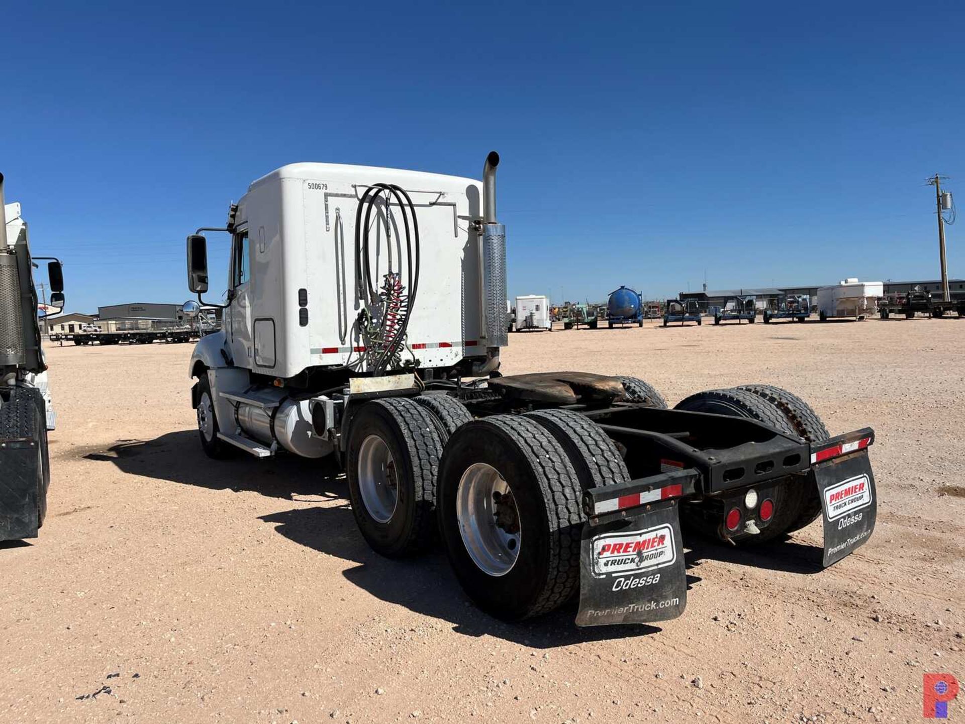 2006 FREIGHTLINER CL1 T/A SLEEPER HAUL TRUCK - Image 4 of 8