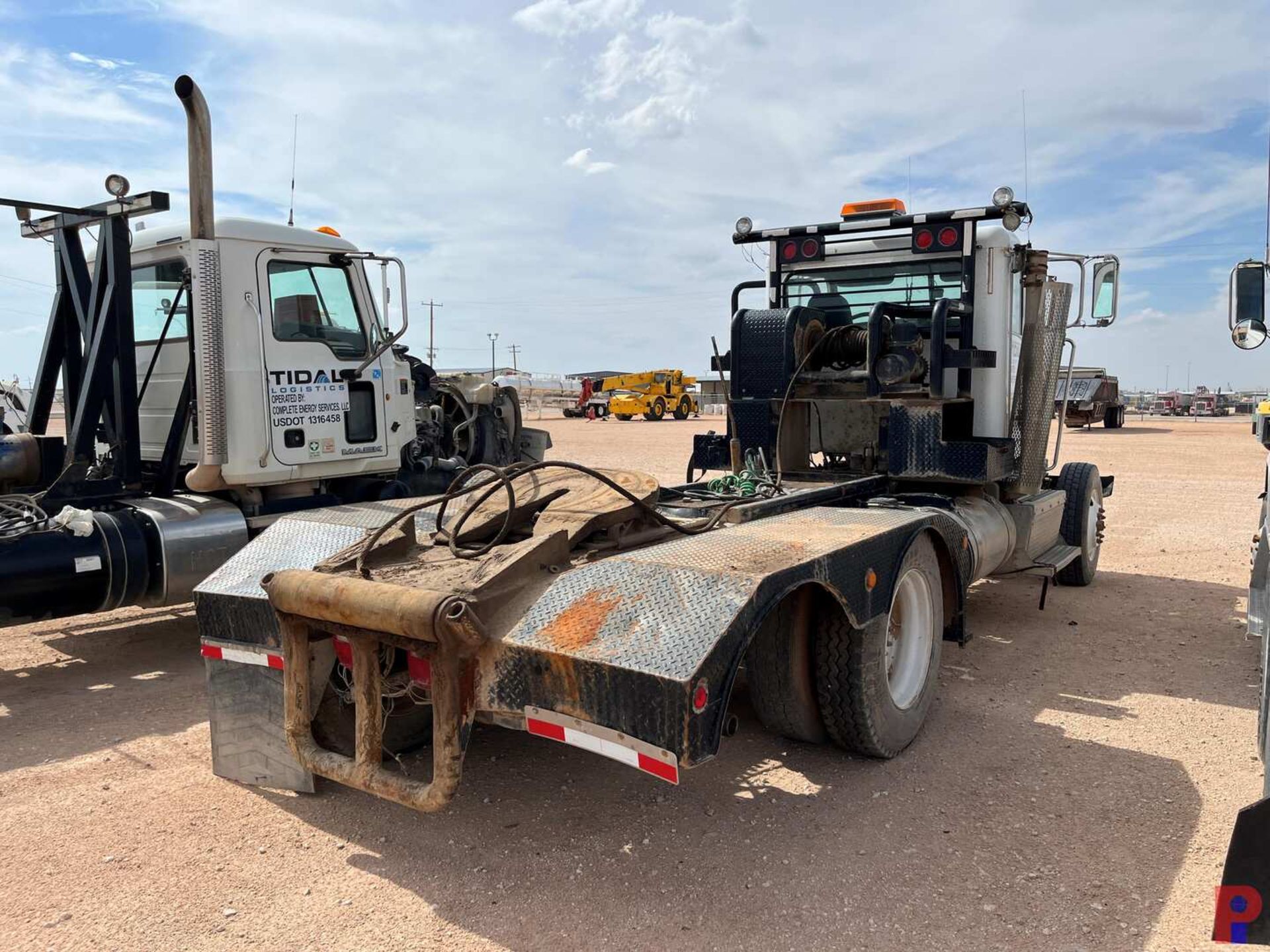 2015 PETERBILT 367 T/A DAYCAB WINCH TRUCK - Image 3 of 9