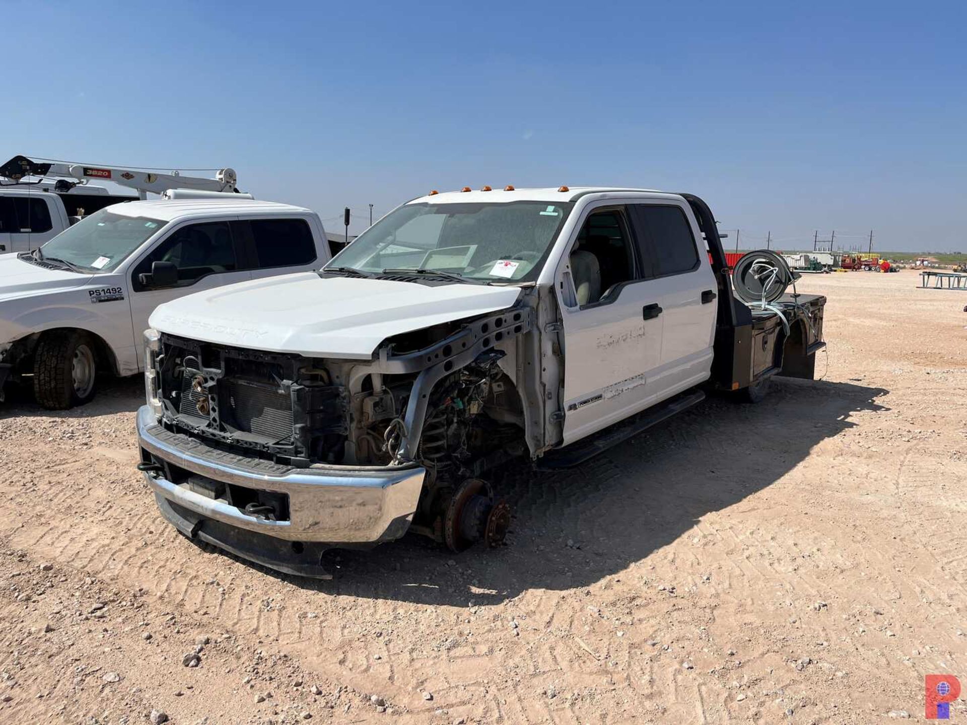 2018 FORD F-350 CREW CAB FLATBED TRUCK