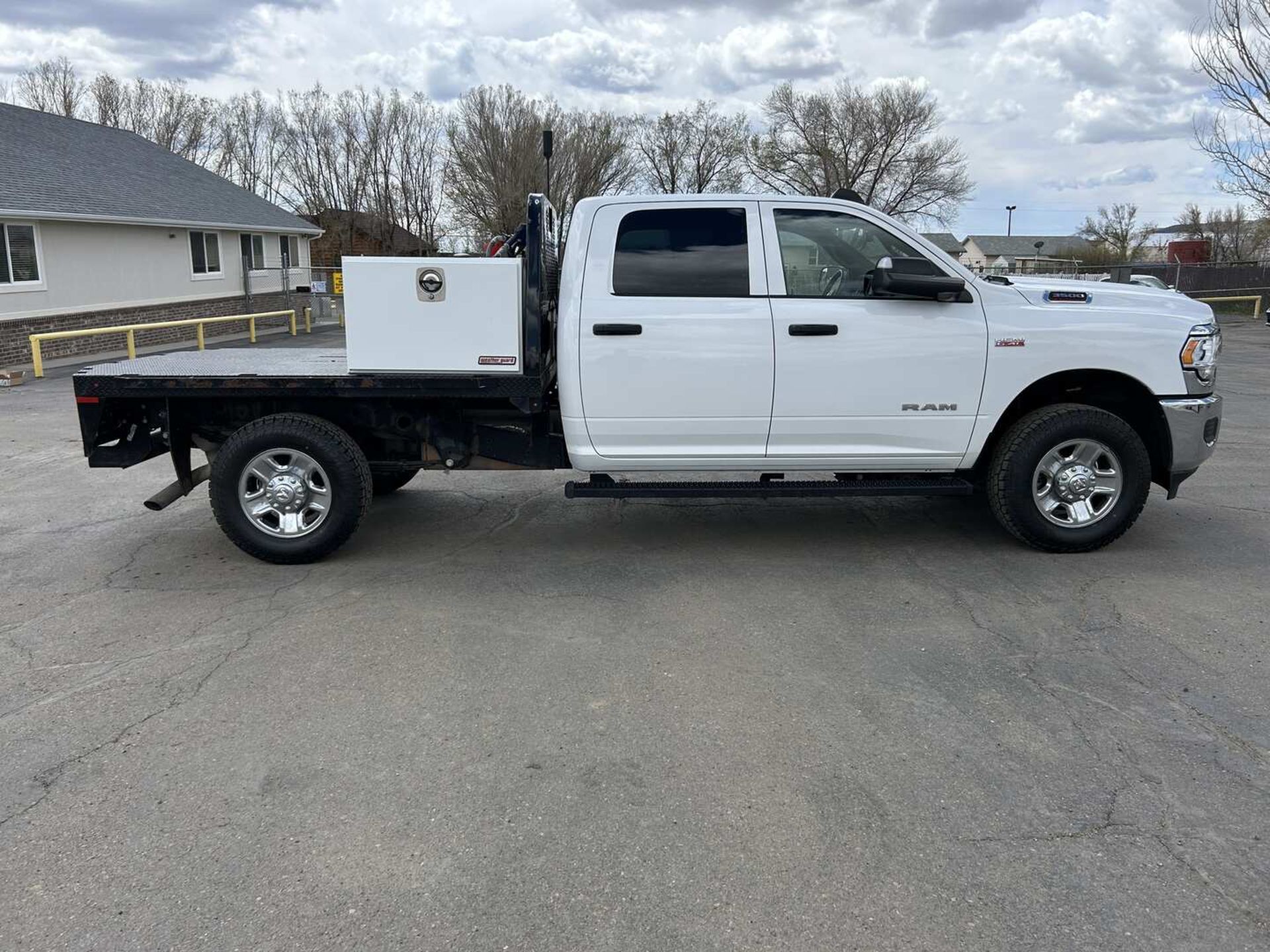 2022 RAM 3500 HEAVY DUTY CREW CAB 4X4 - Image 3 of 19