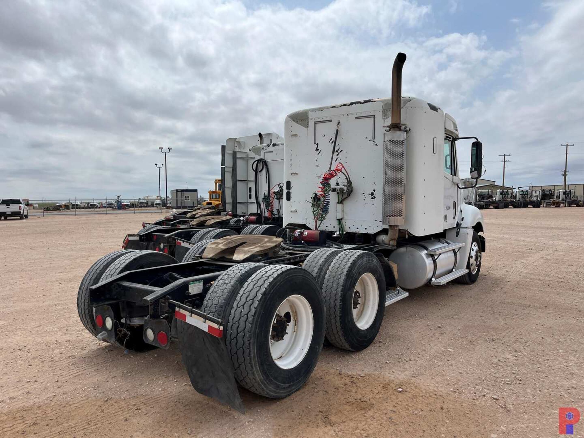 2007 FREIGHTLINER COLUMBIA T/A SLEEPER HAUL TRUCK - Image 3 of 7