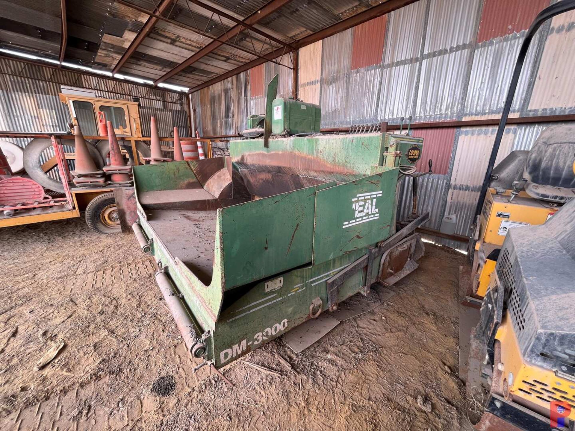 NEAL DM-3000 PAVING MACHINE