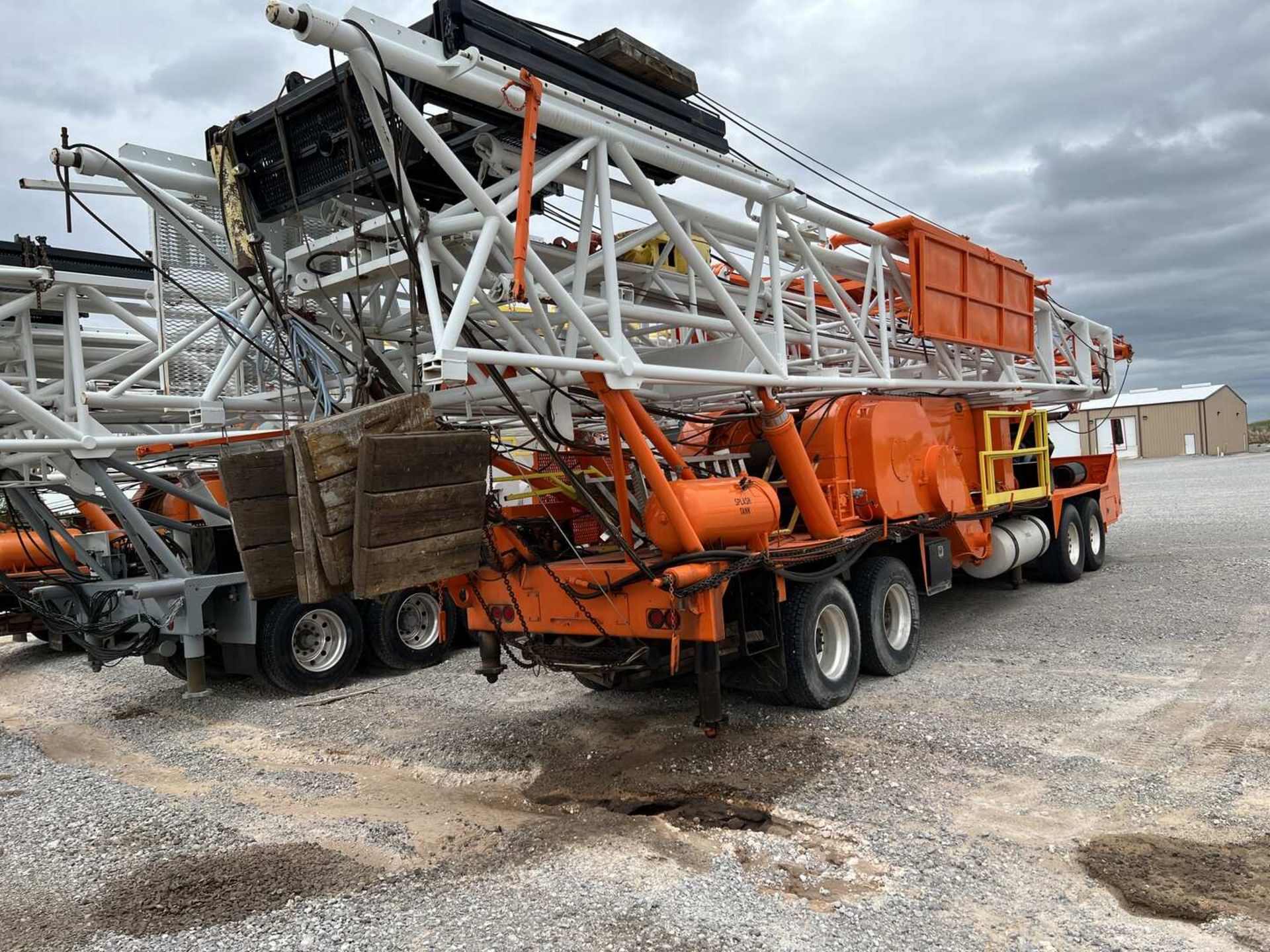 1981 FRANKS MOBILE RIG 400 1287/160 DTD-HT D/D BACK IN WELL SERVICE RIG - Image 3 of 50