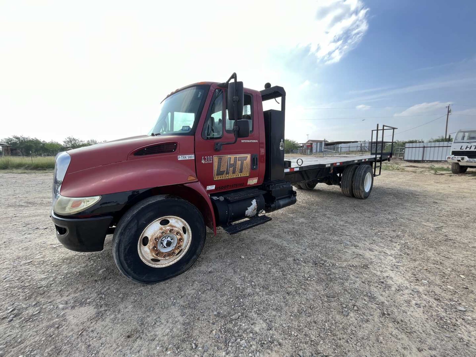 2006 INTERNATIONAL 4300 SBA S/A FLATBED TRUCK - Image 19 of 36