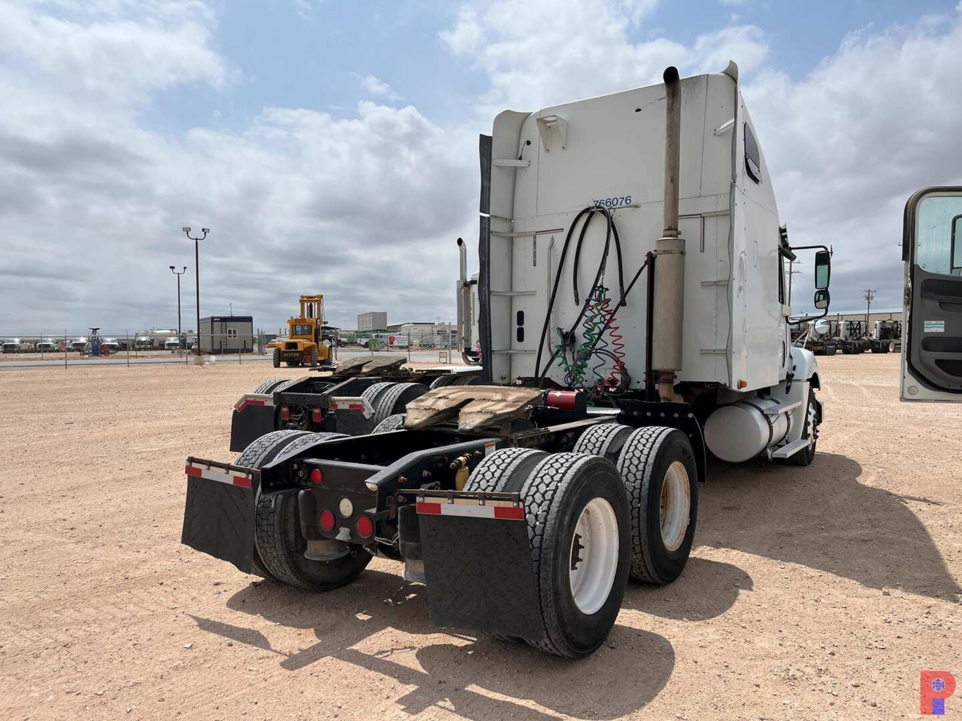 2006 FREIGHTLINER T/A SLEEPER HAUL TRUCK - Image 3 of 7