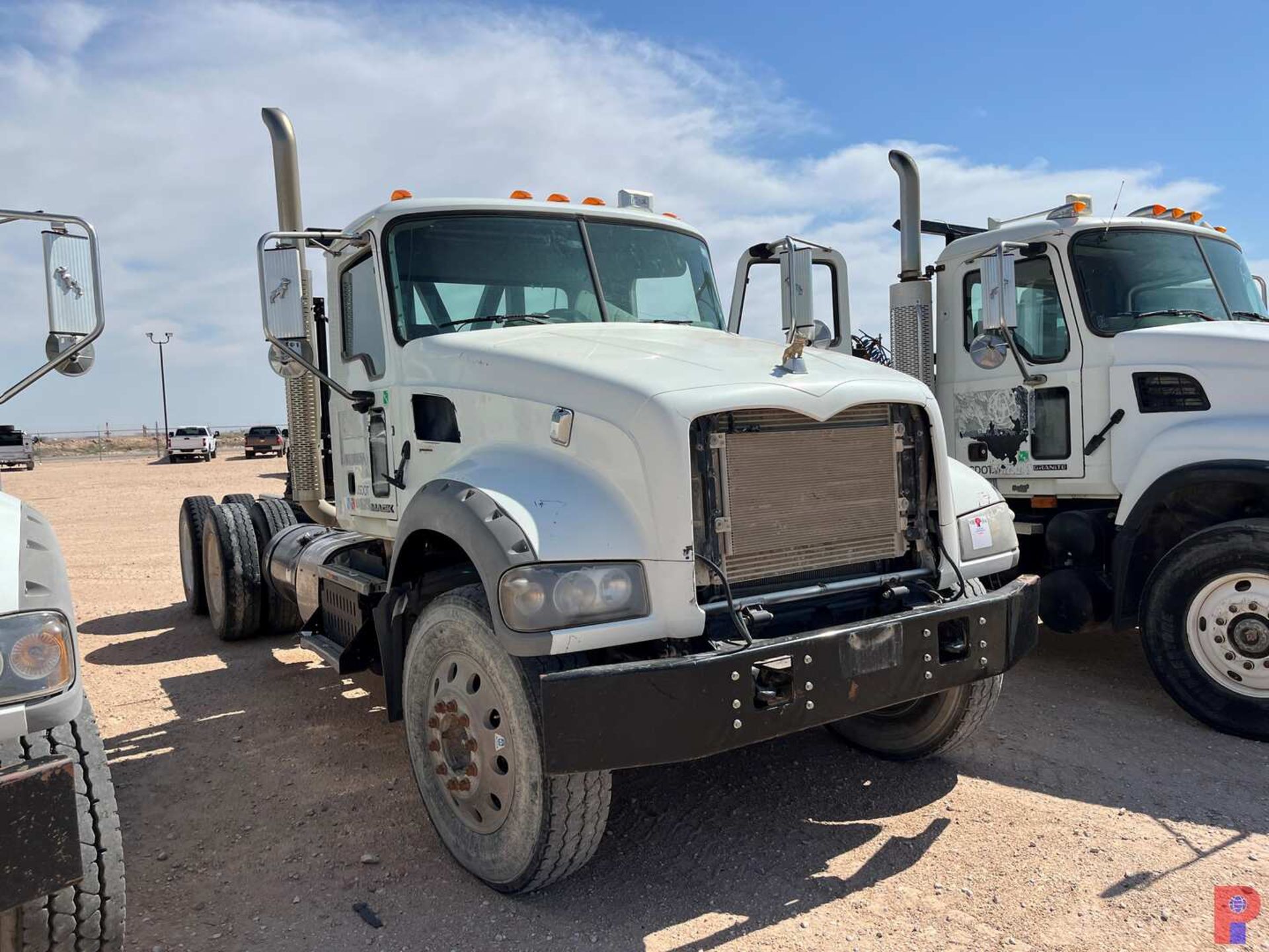 2014 MACK GU713 T/A DAYCAB VAC TRUCK - Image 2 of 9