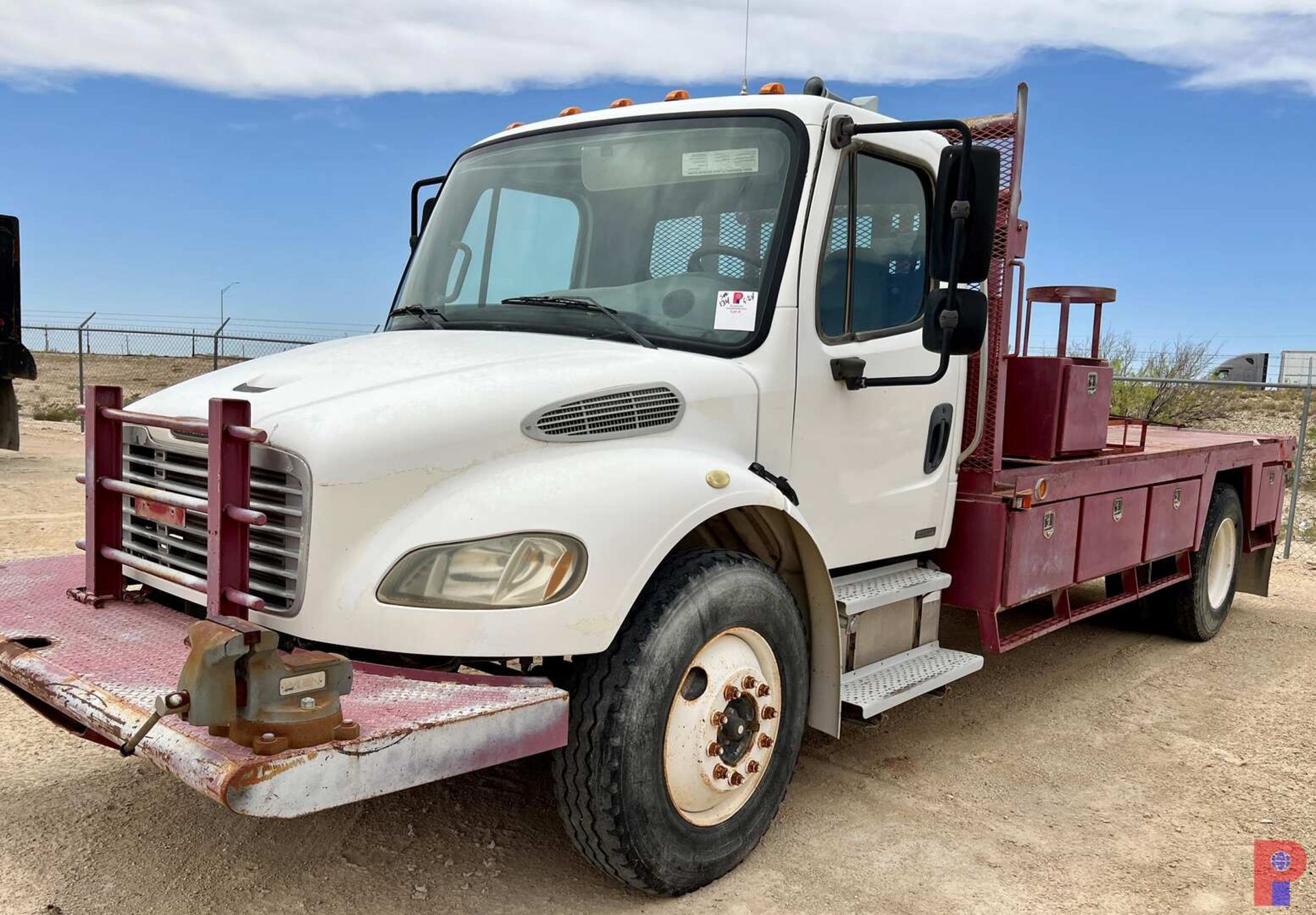 2004 FREIGHTLINER M2106 15’ FLATBED ROUSTABOUT TRUCK