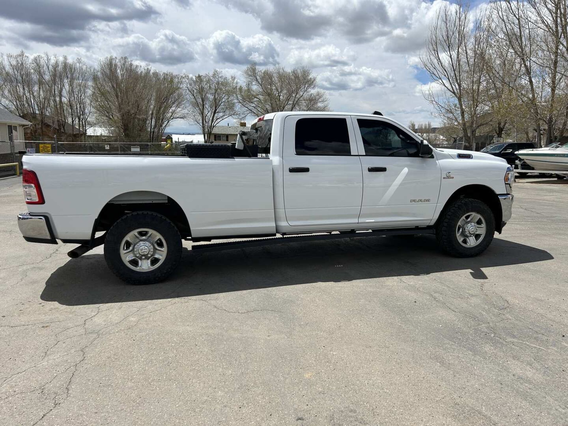 2022 RAM 3500 HEAVY DUTY CREW CAB 4X4 - Image 3 of 16