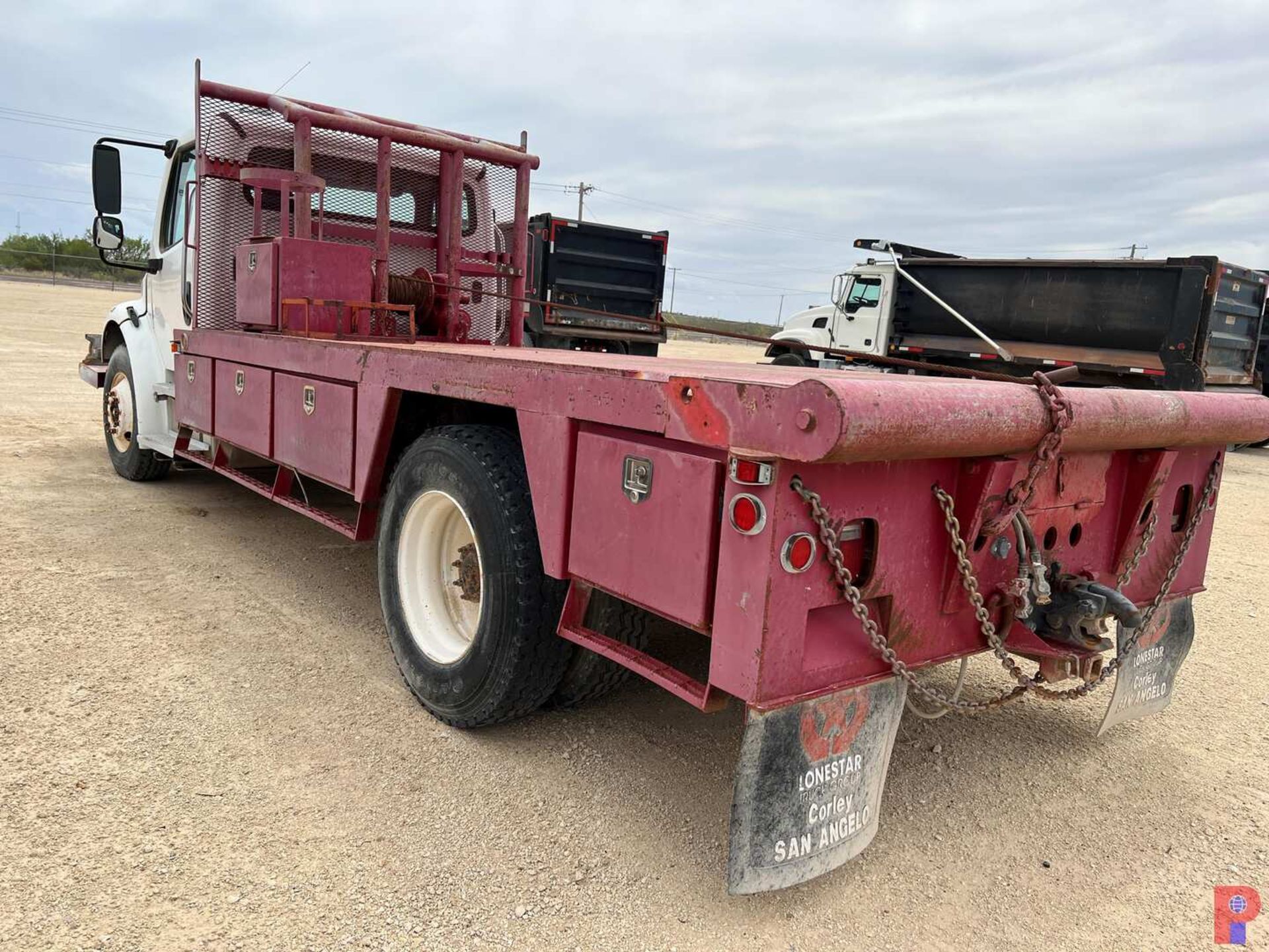 2004 FREIGHTLINER M2106 15’ FLATBED ROUSTABOUT TRUCK - Image 4 of 33