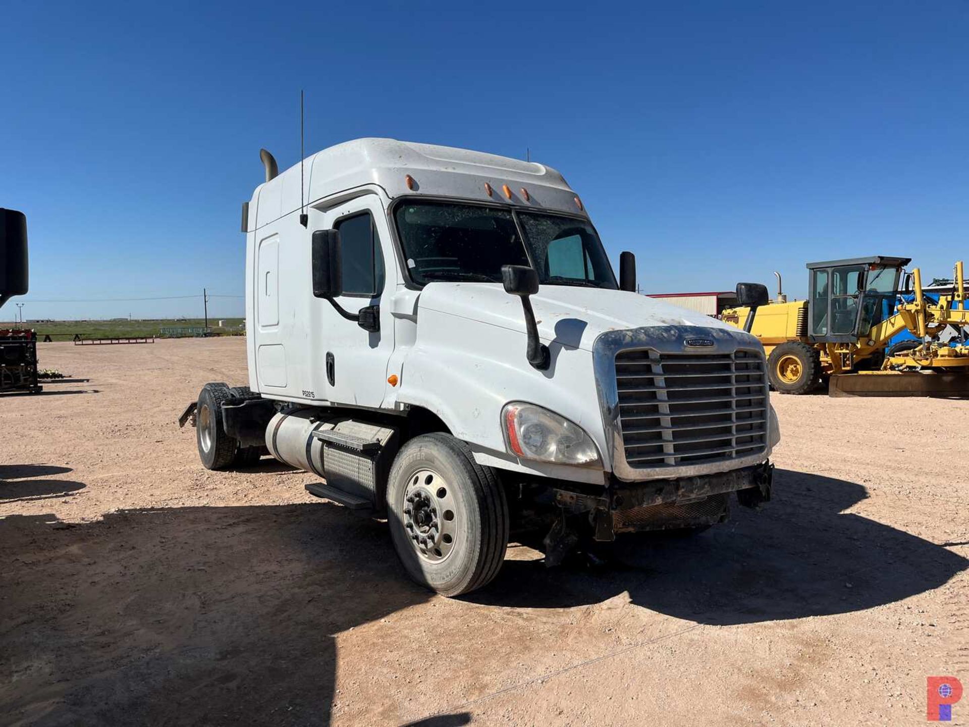 2013 FREIGHTLINER CASCADIA T/A SLEEPER HAUL TRUCK - Image 2 of 7