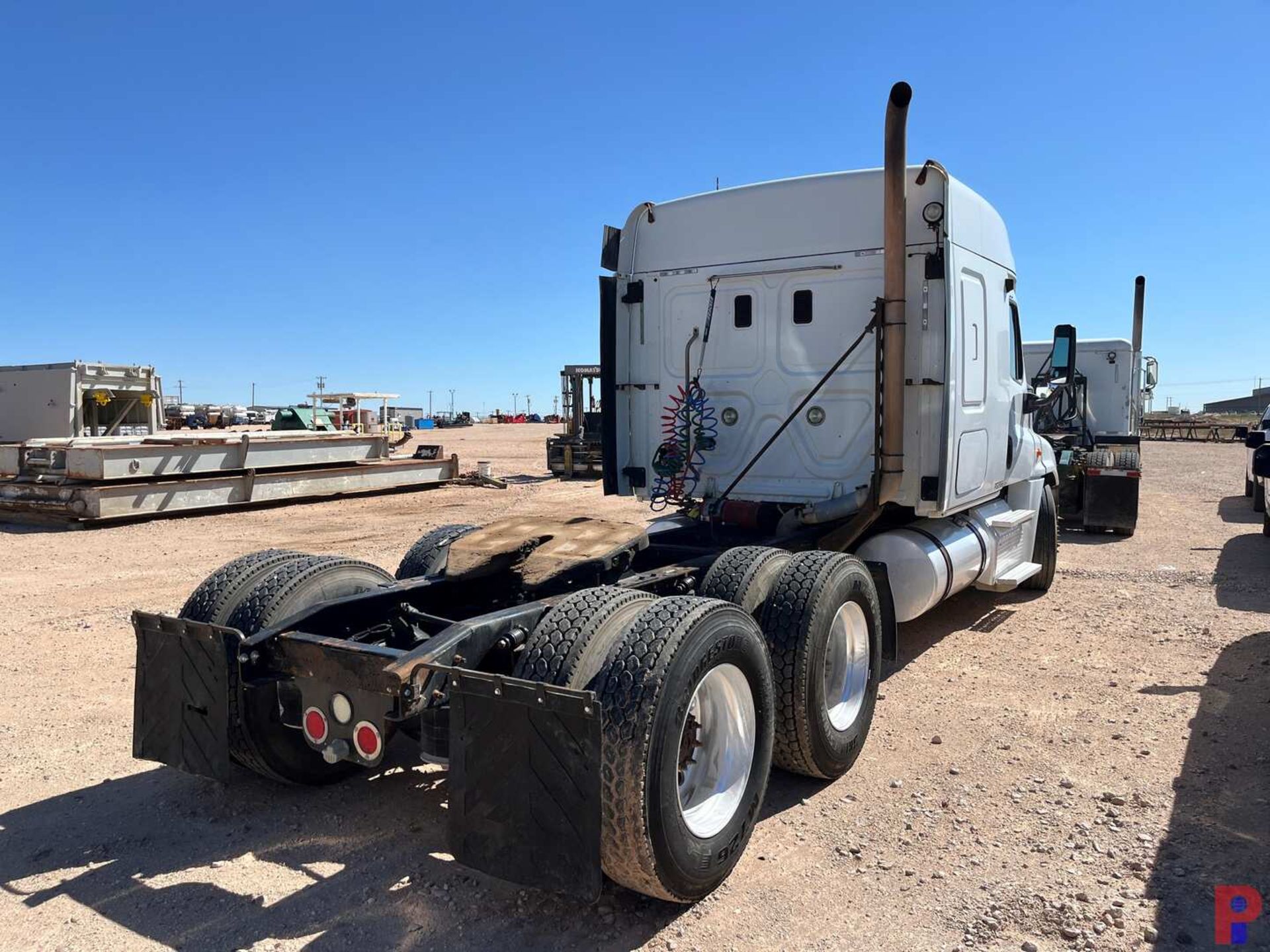 2013 FREIGHTLINER CASCADIA T/A SLEEPER HAUL TRUCK - Image 3 of 8