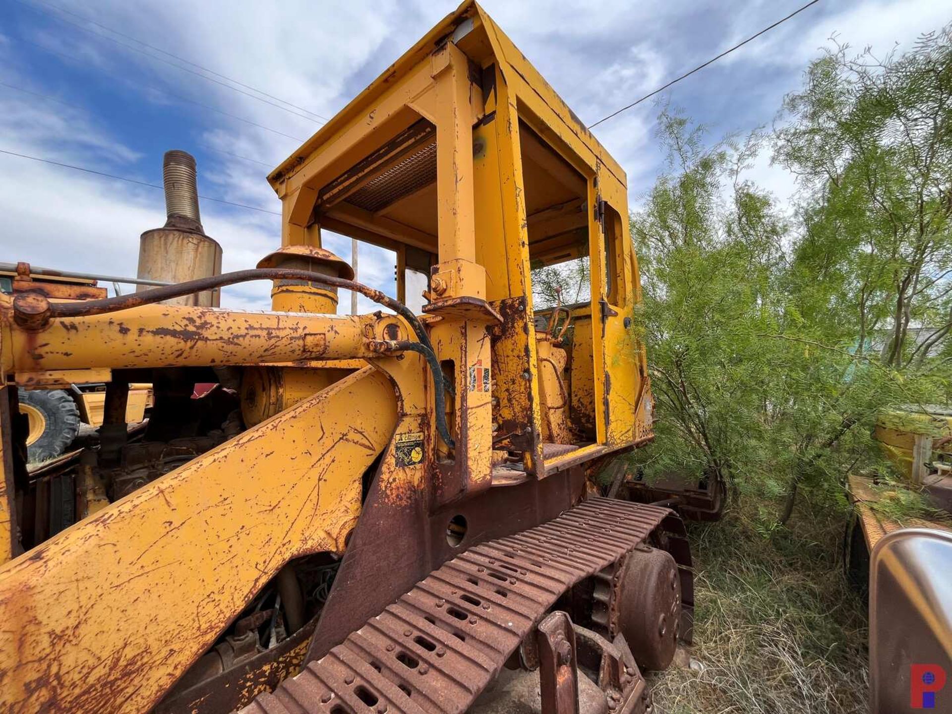 INTERNATIONAL HARVESTER TRACKED LOADER - Image 5 of 11