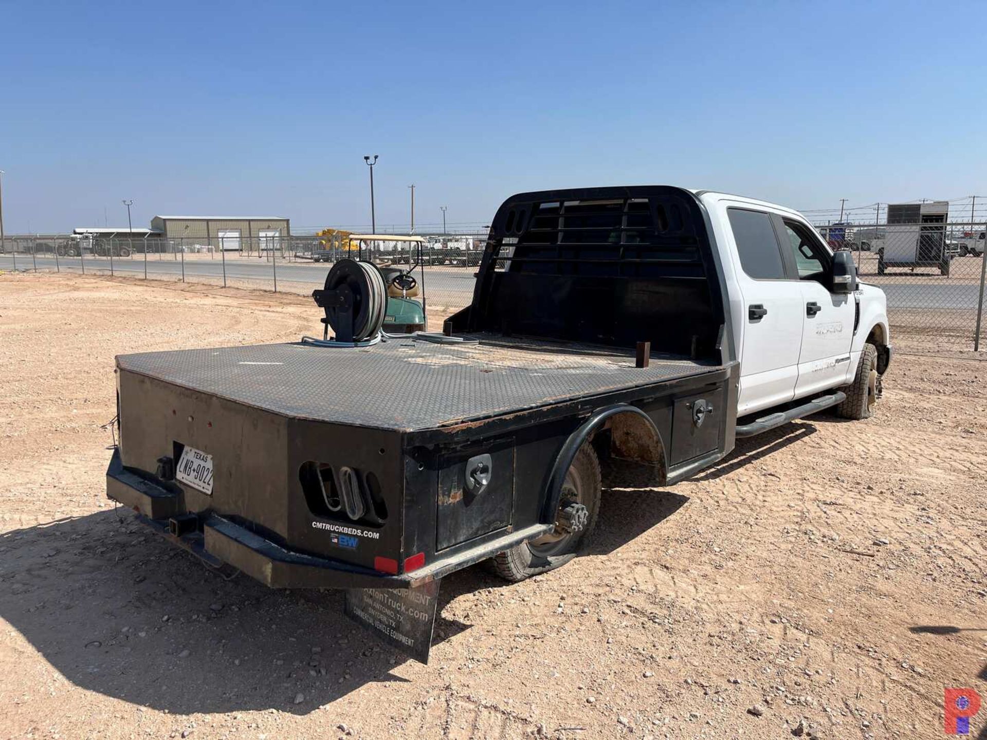 2018 FORD F-350 CREW CAB FLATBED TRUCK - Image 3 of 7