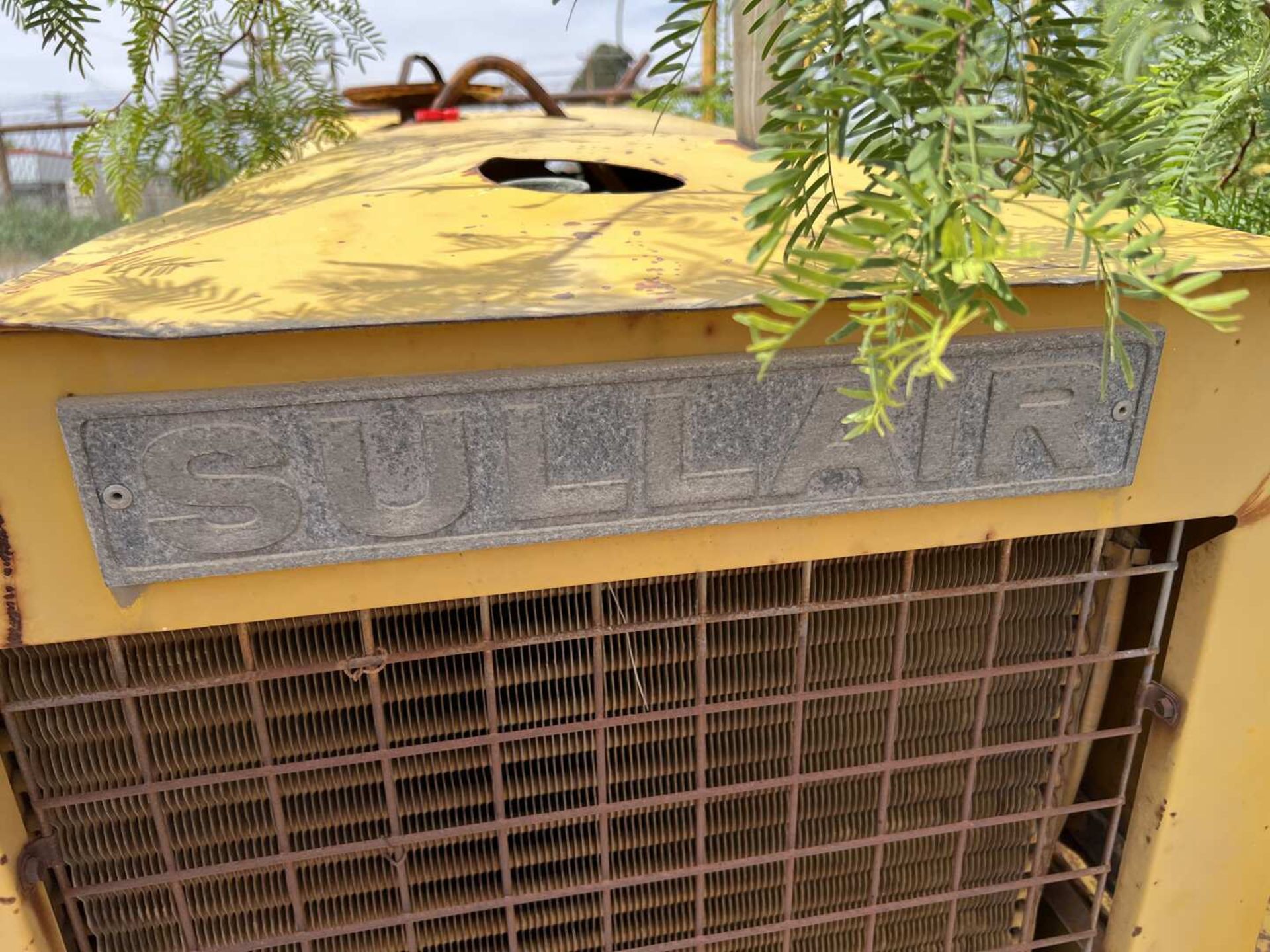 SULLAIR TRAILER MOUNTED AIR COMPRESSOR - Image 2 of 11