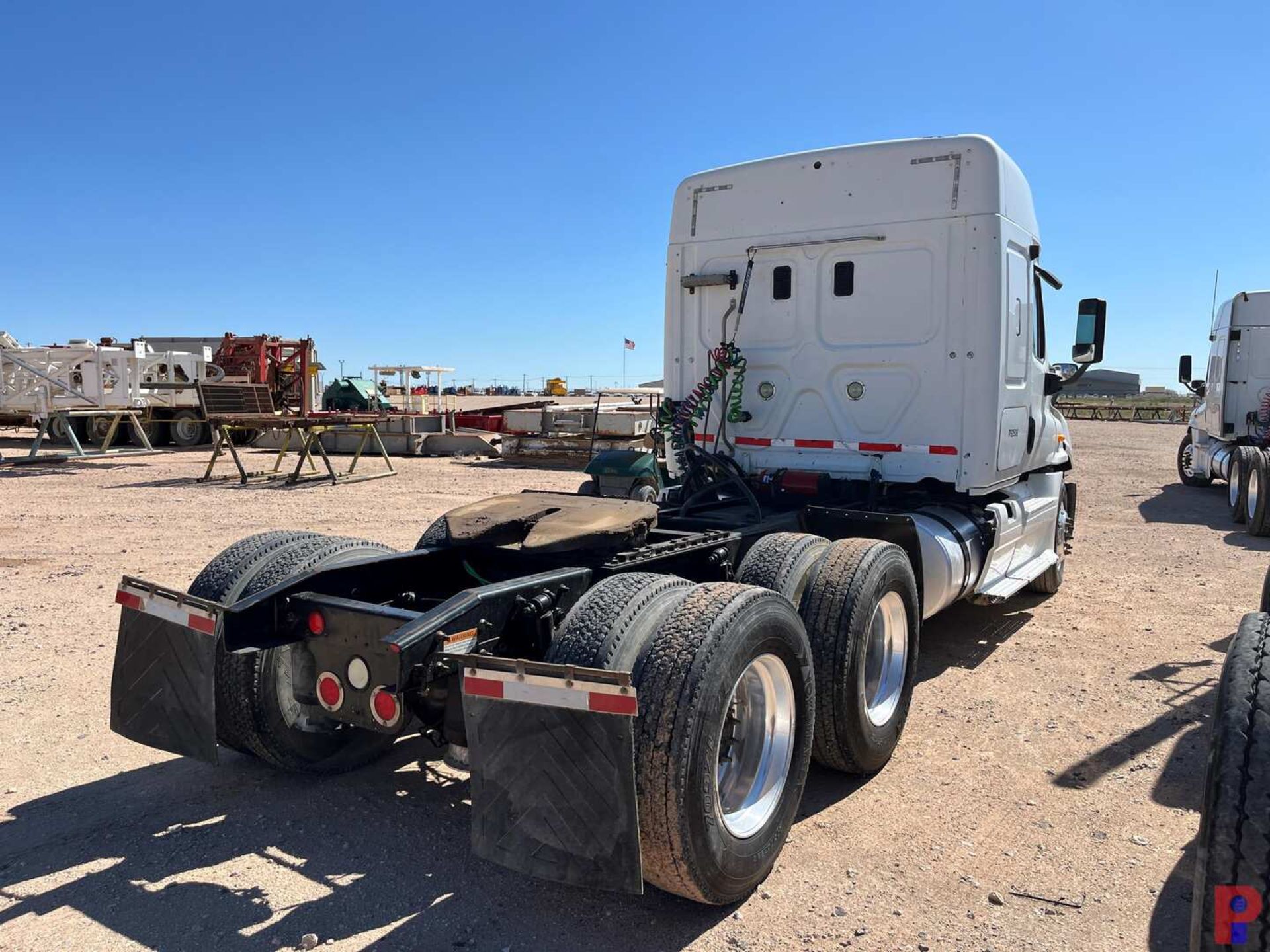 2012 FREIGHTLINER CASCADIA T/A SLEEPER HAUL TRUCK - Image 3 of 8