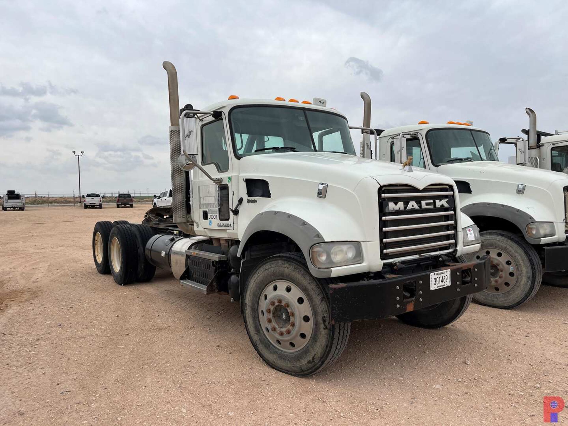 2014 MACK GU713 T/A DAYCAB VAC TRUCK - Image 2 of 9