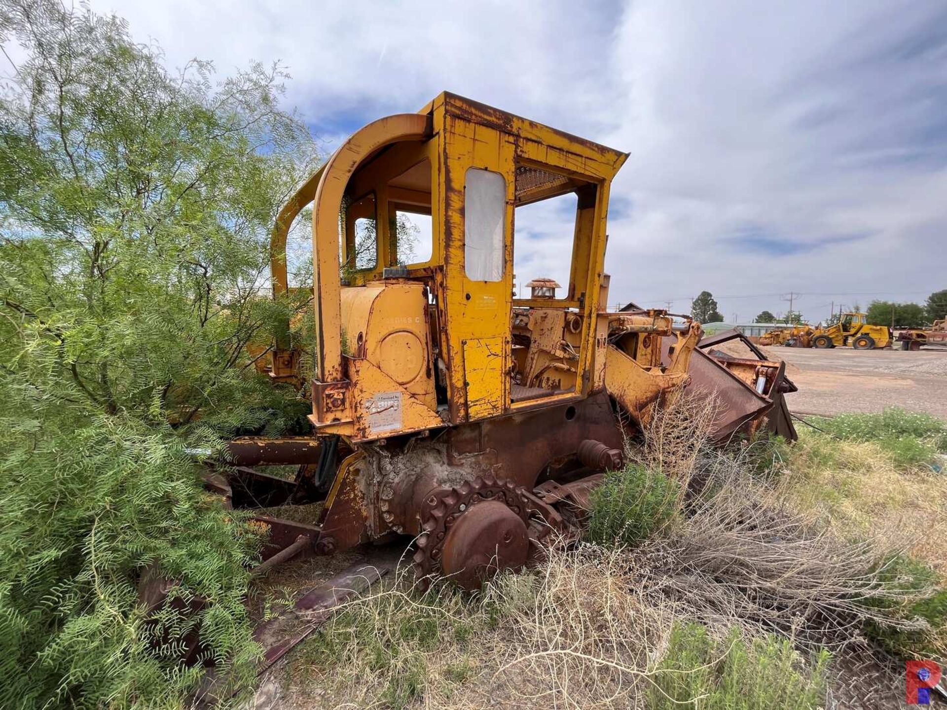 INTERNATIONAL HARVESTER TRACKED LOADER - Image 8 of 11