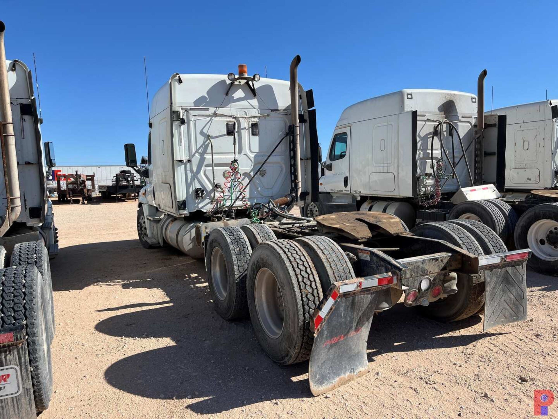 2011 FREIGHTLINER CASCADIA T/A SLEEPER HAUL TRUCK - Image 4 of 8