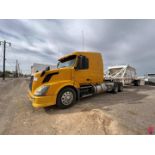 2012 VOLVO T/A SLEEPER TRUCK TRACTOR