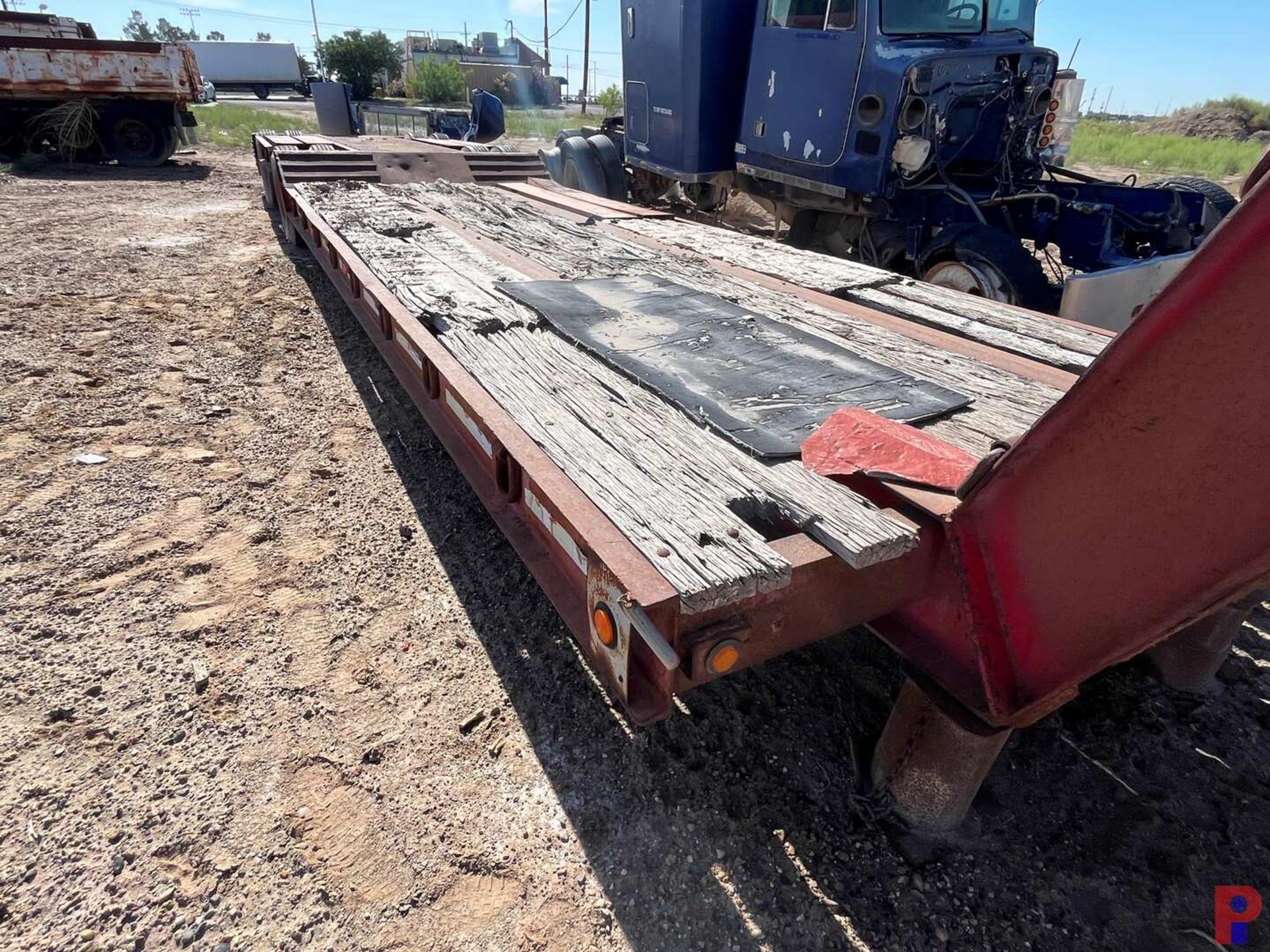 1980 FRUEHAUF DOUBLE DROP T/A EQUIPMENT TRAILER - Image 2 of 8