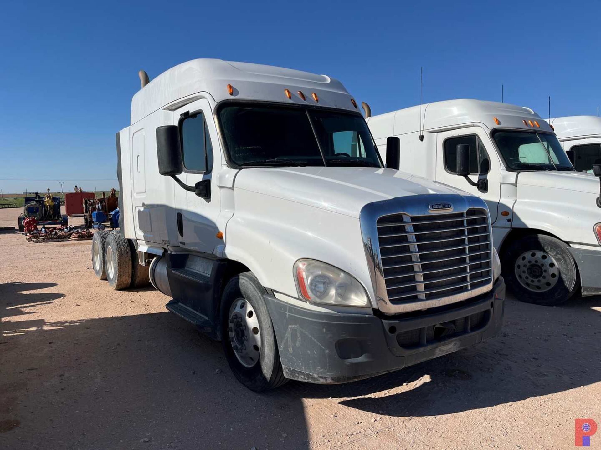 2015 FREIGHTLINER CASCADIA T/A SLEEPER HAUL TRUCK - Image 2 of 8