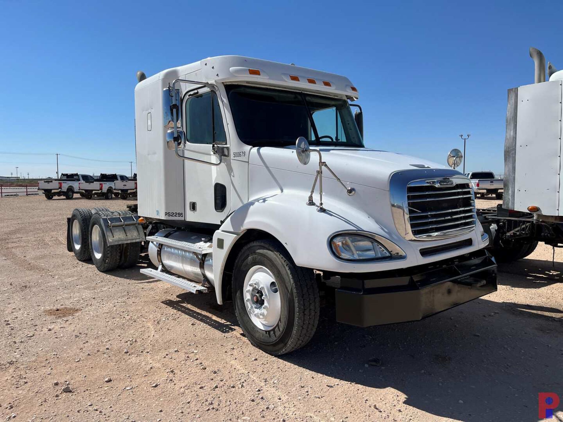 2006 FREIGHTLINER CL1 T/A SLEEPER HAUL TRUCK - Image 2 of 8