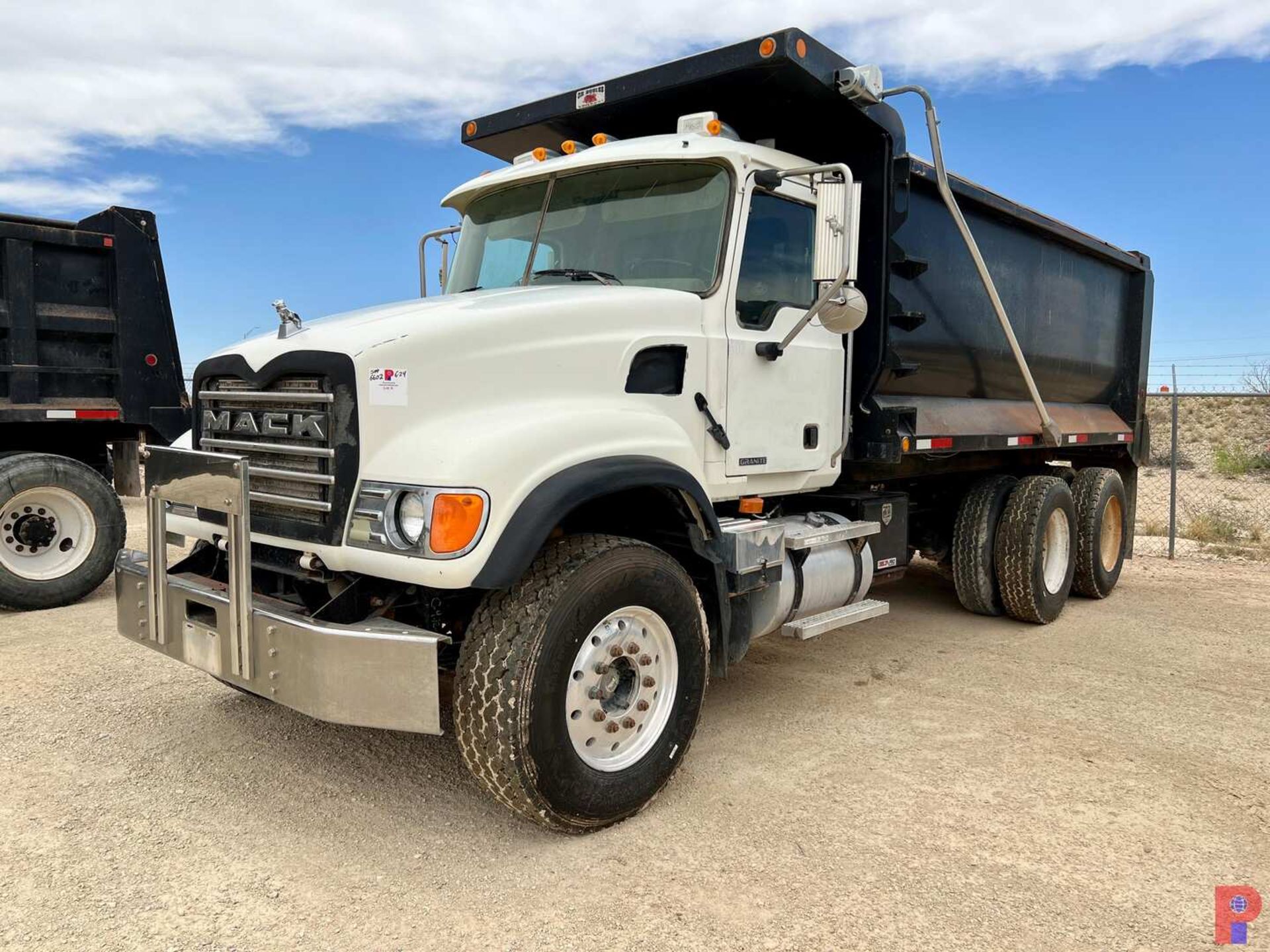 2007 MACK GRANITE T/A DUMP TRUCK