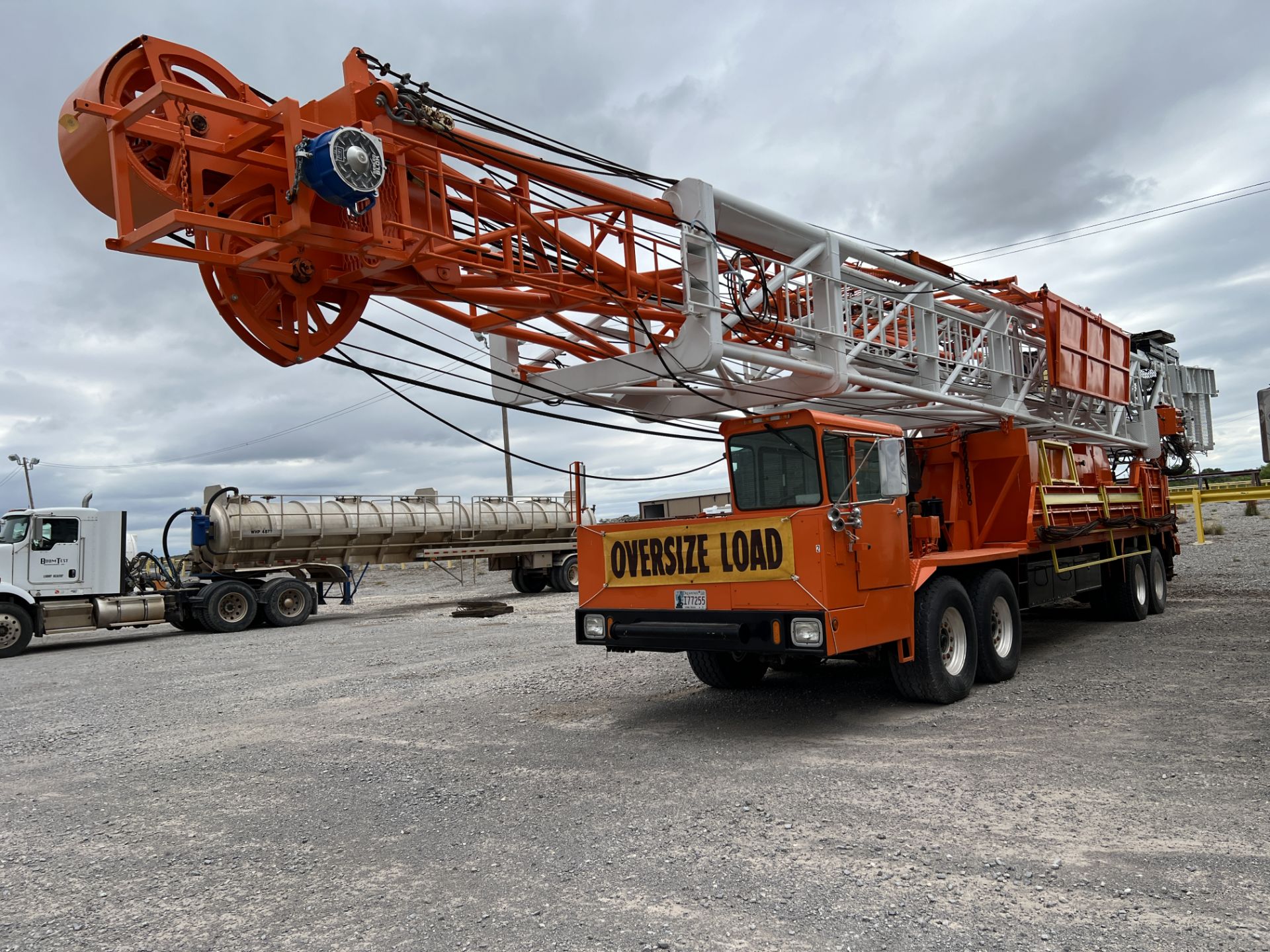 1981 FRANKS MOBILE RIG 400 1287/160 DTD-HT D/D BACK IN WELL SERVICE RIG - Image 26 of 50