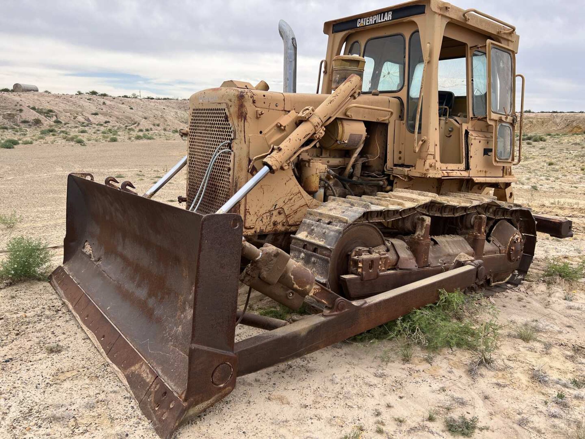 CATERPILLAR D6D CRAWLER DOZER